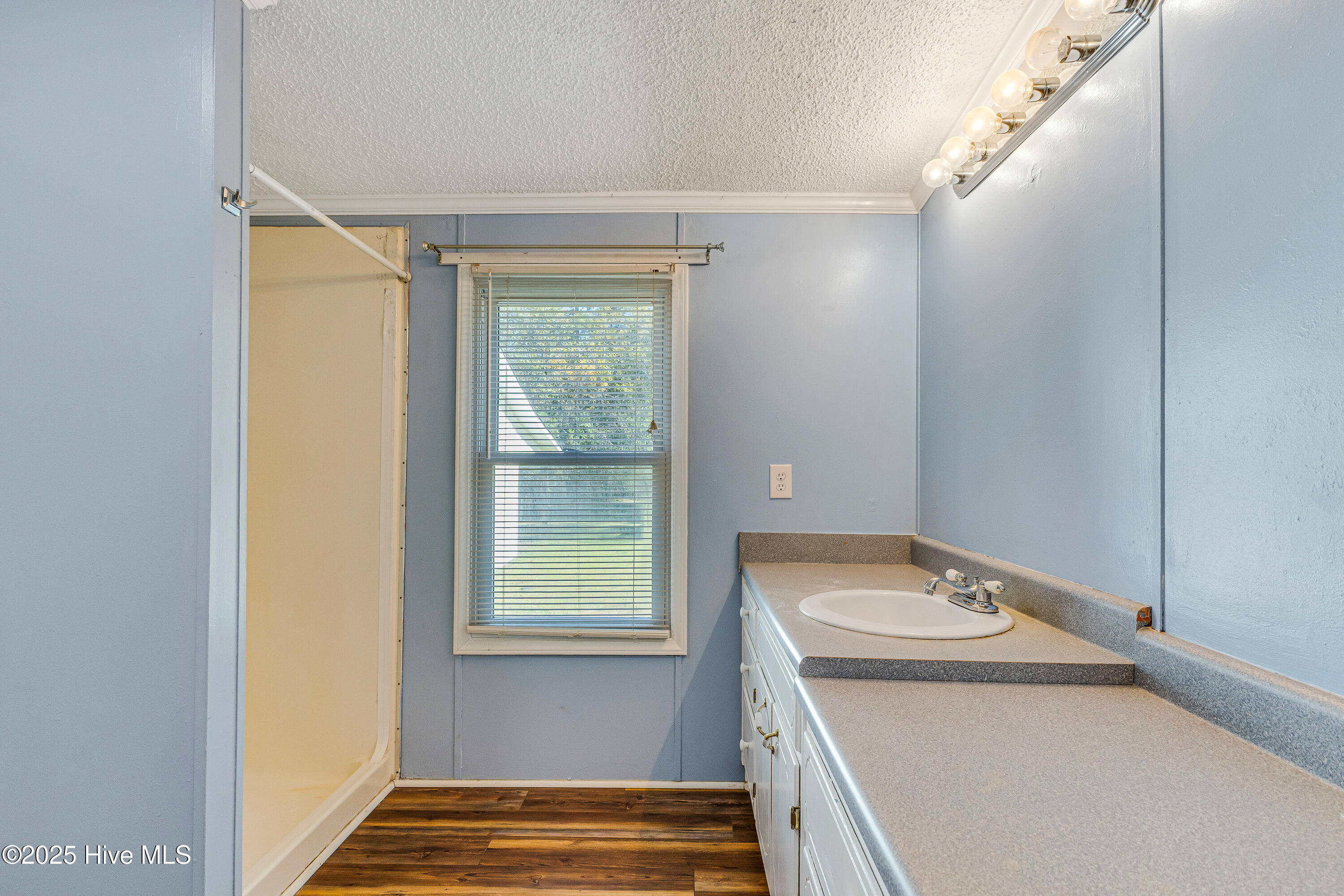 100539839 | Photo 23