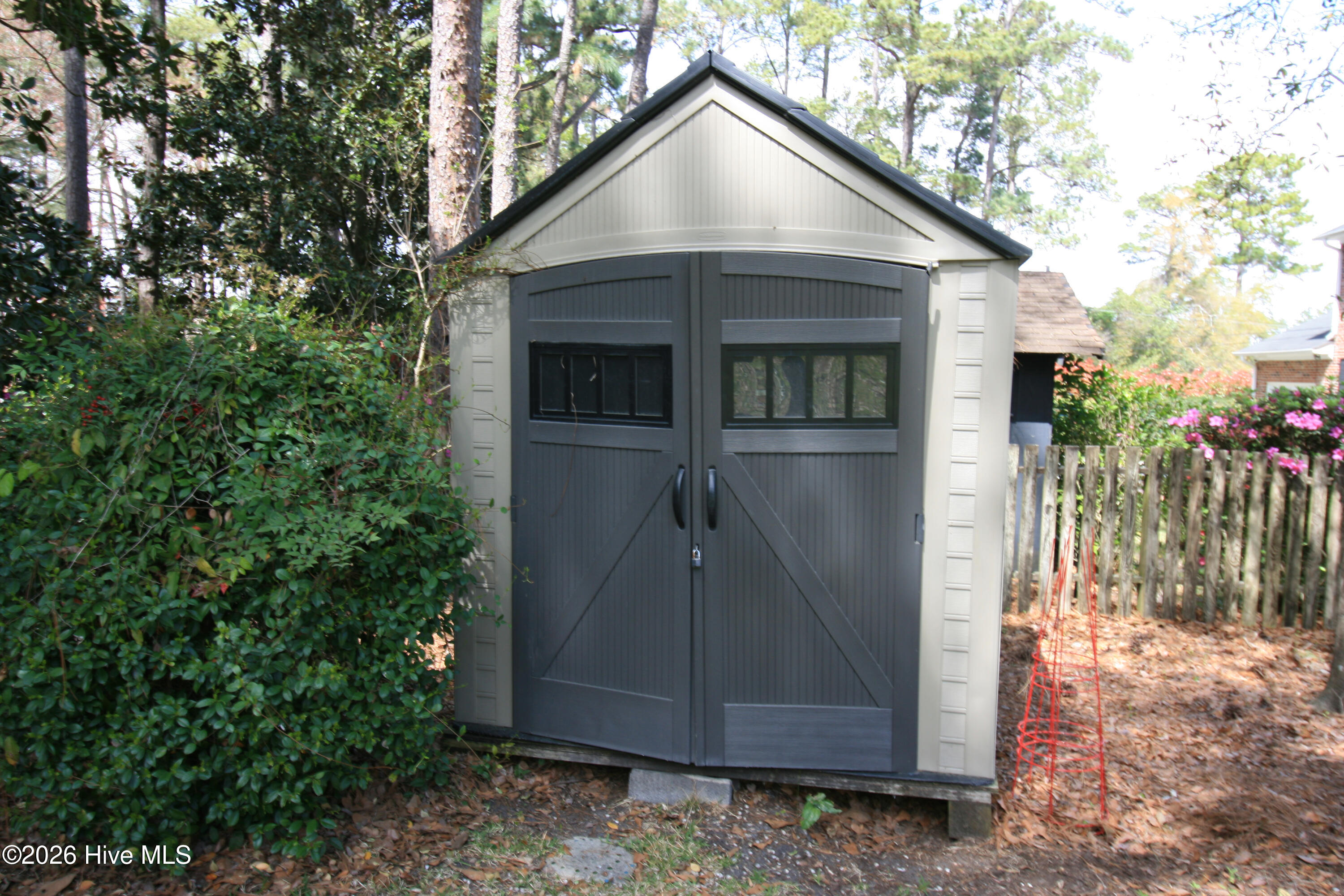 100569825 | Photo 25