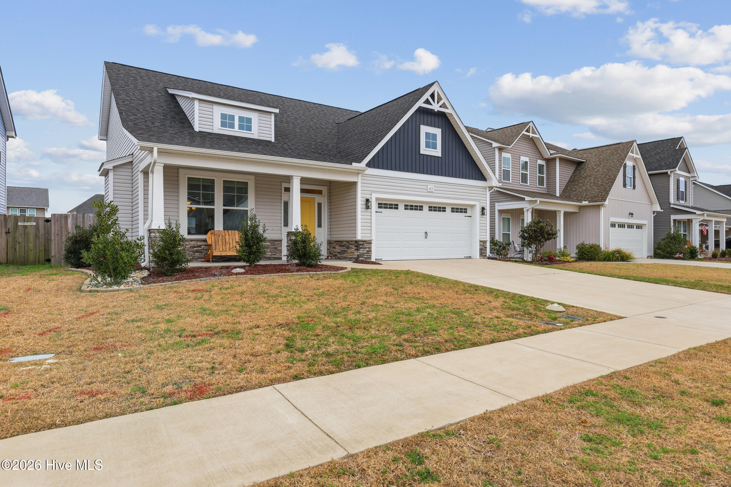 100565855 | Photo 44