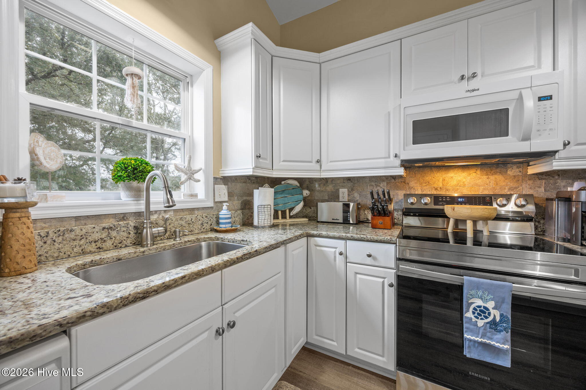 100553265 | Photo 18