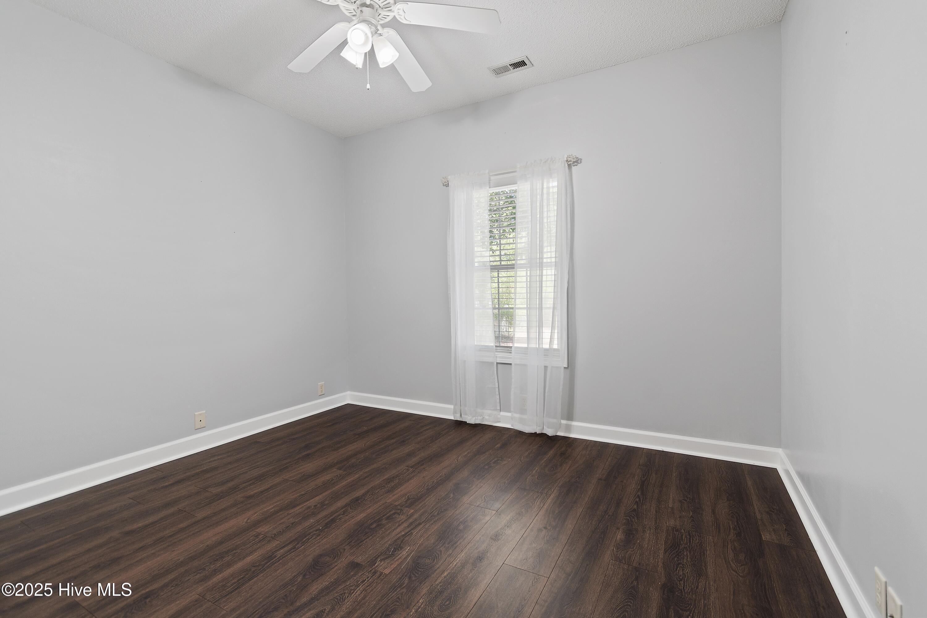 100509248 | Photo 28