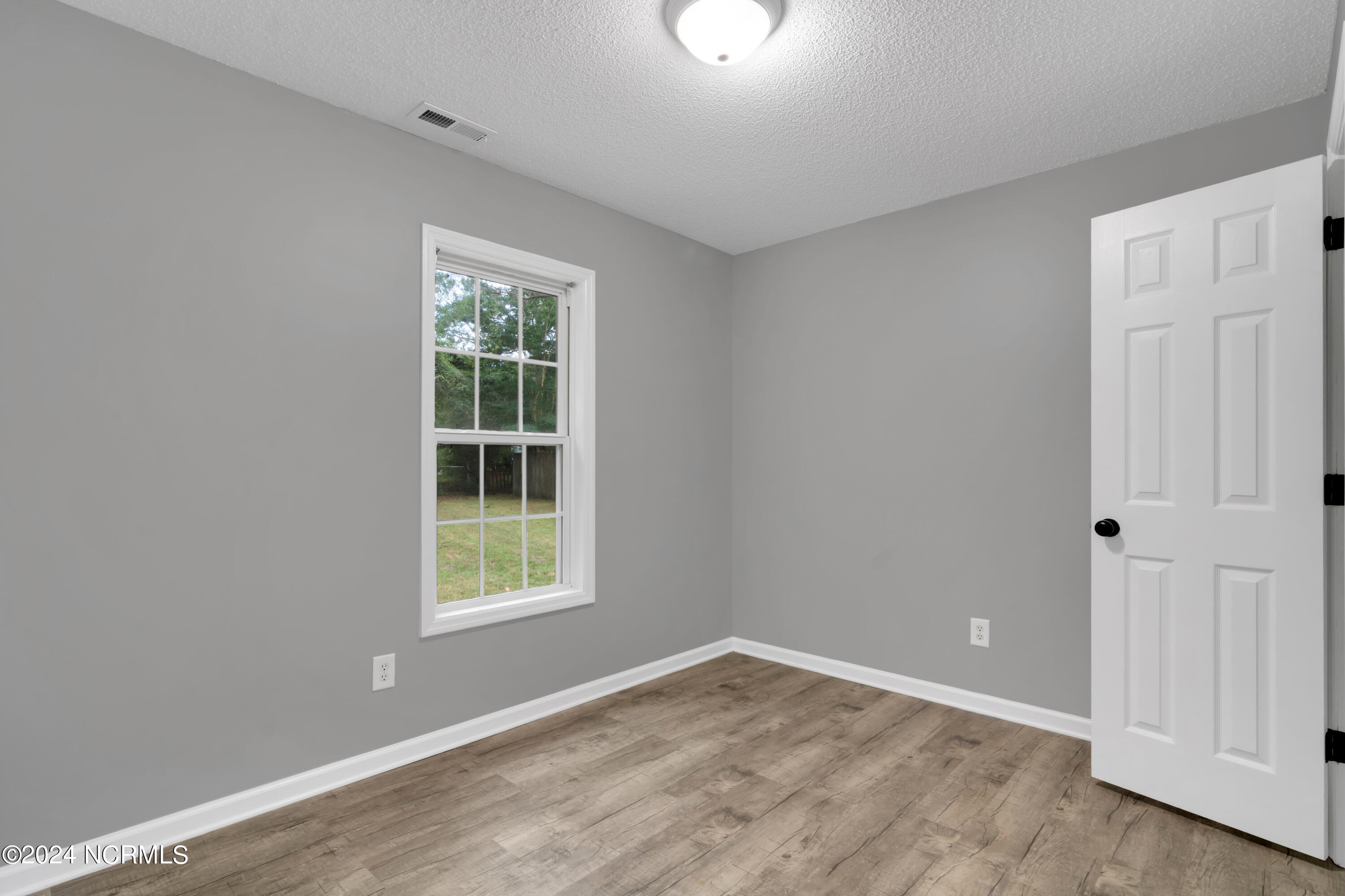 100544101 | Photo 14