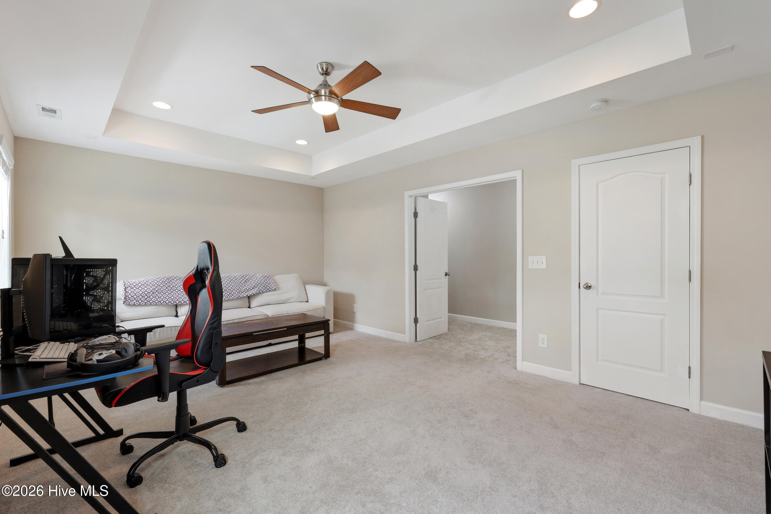 100562179 | Photo 48