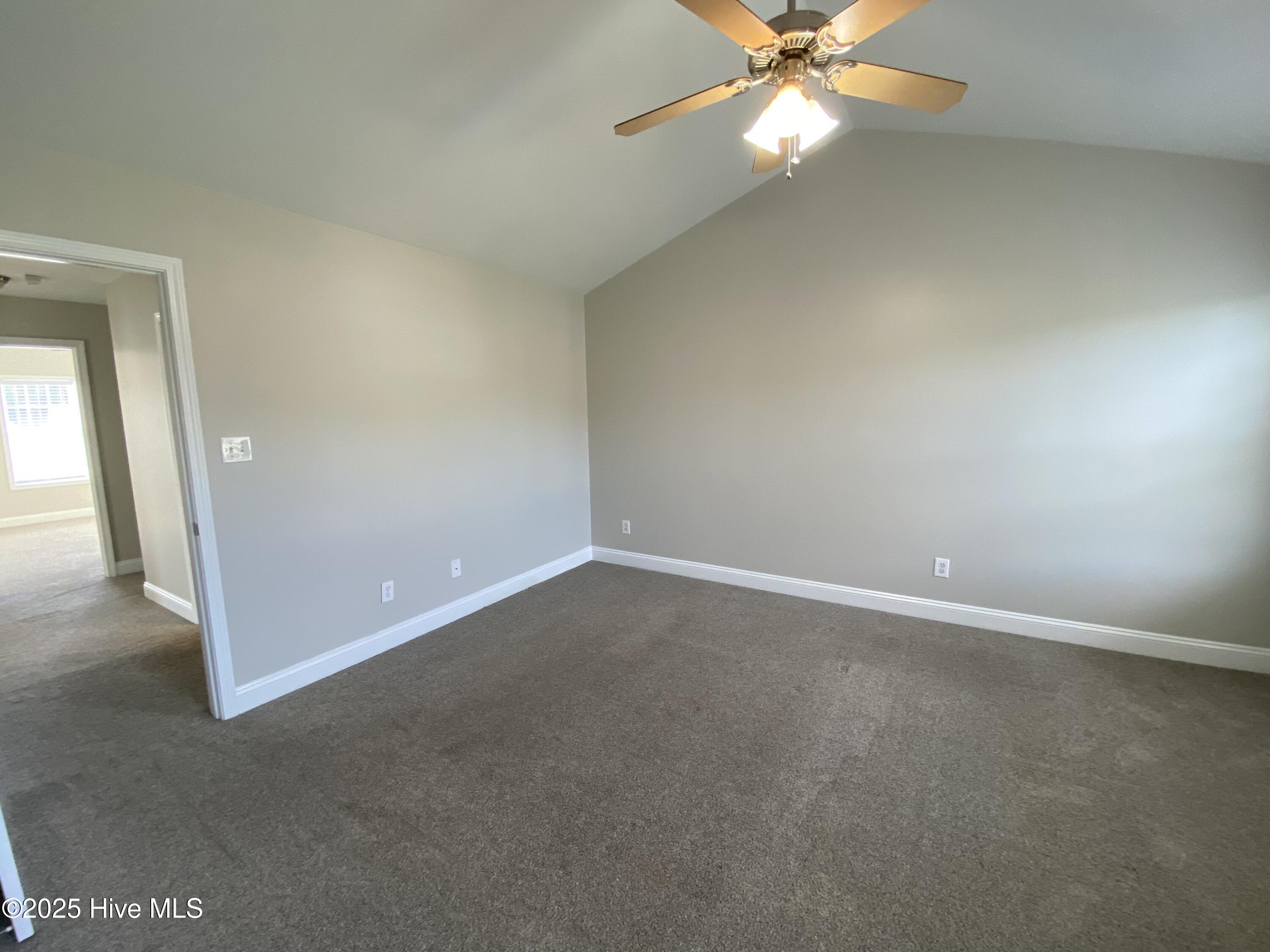 100566817 | Photo 28