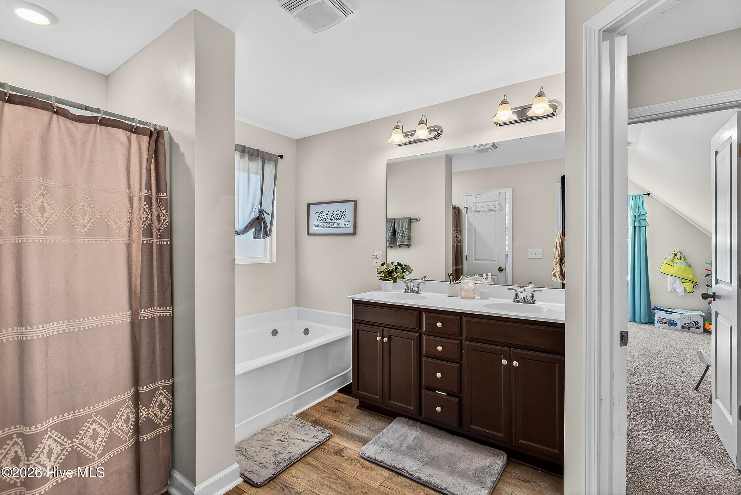 100558080 | Photo 22