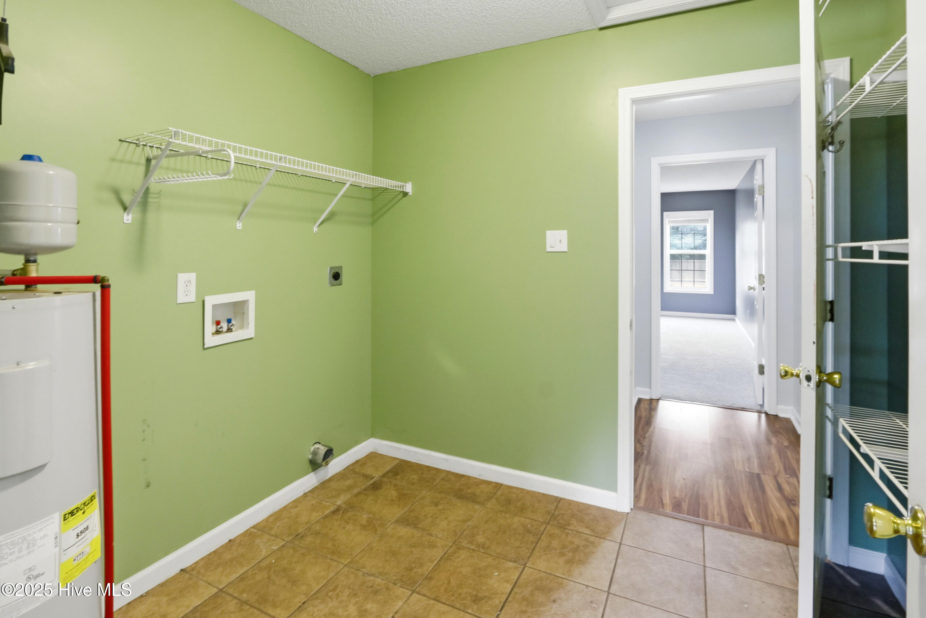 100531186 | Photo 43