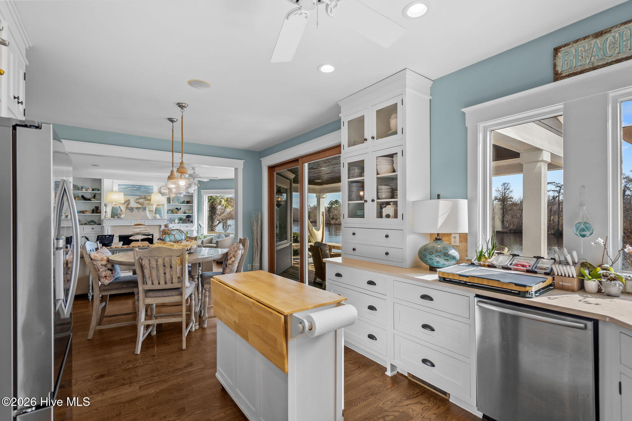 100555800 | Photo 24