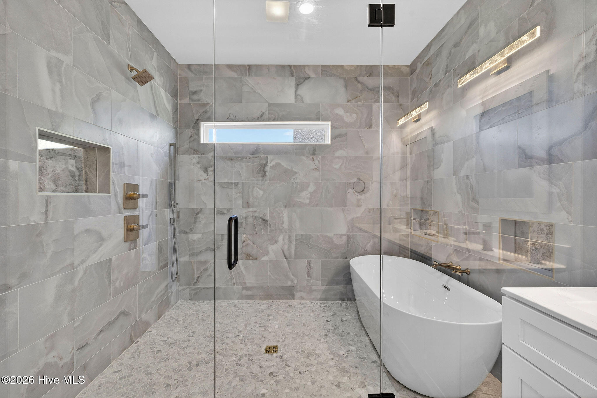 100565526 | Photo 26