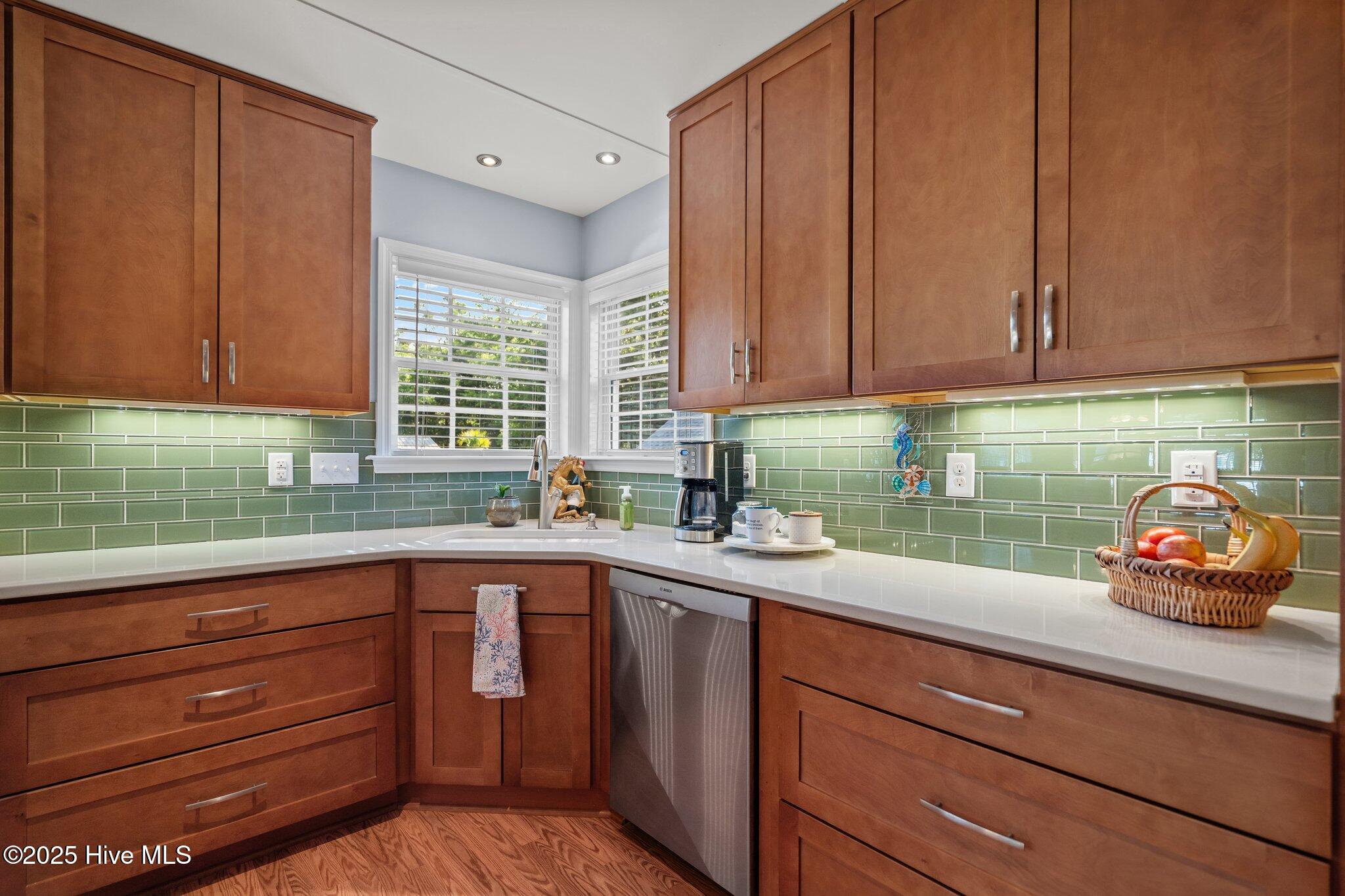 100516795 | Photo 21