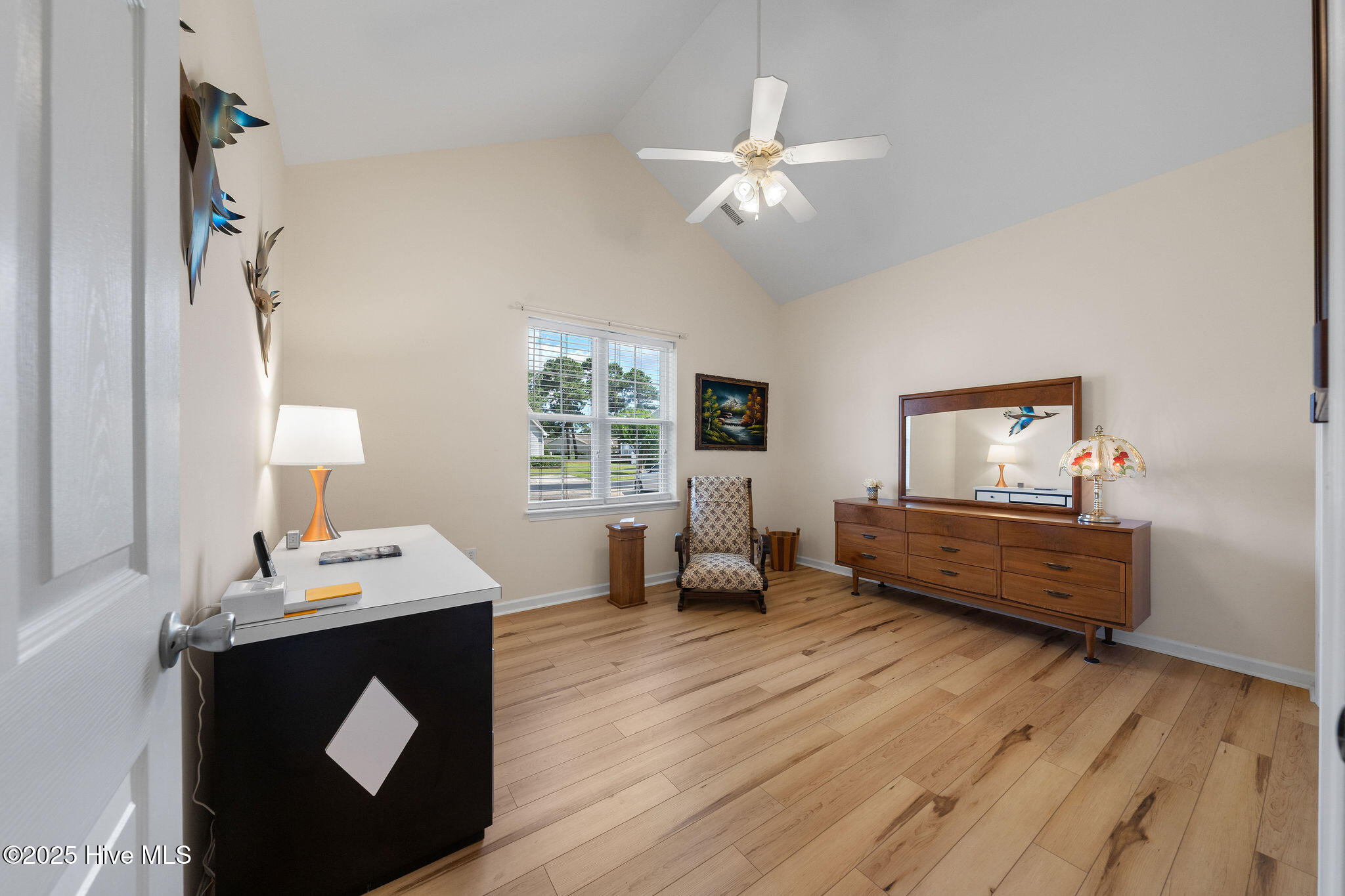 100513601 | Photo 23