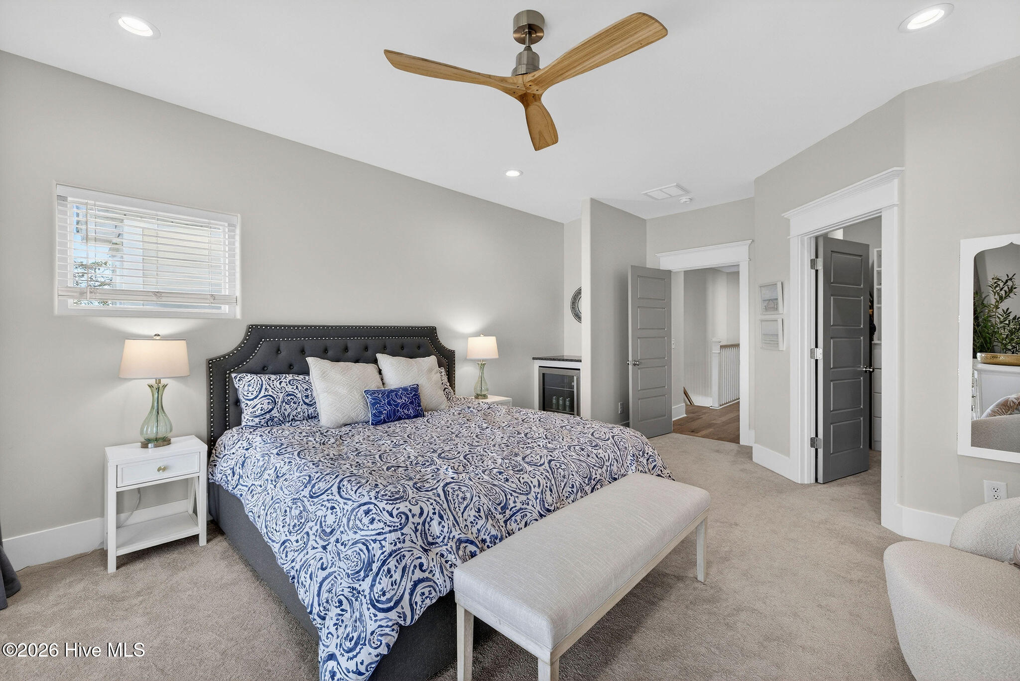 100552063 | Photo 36