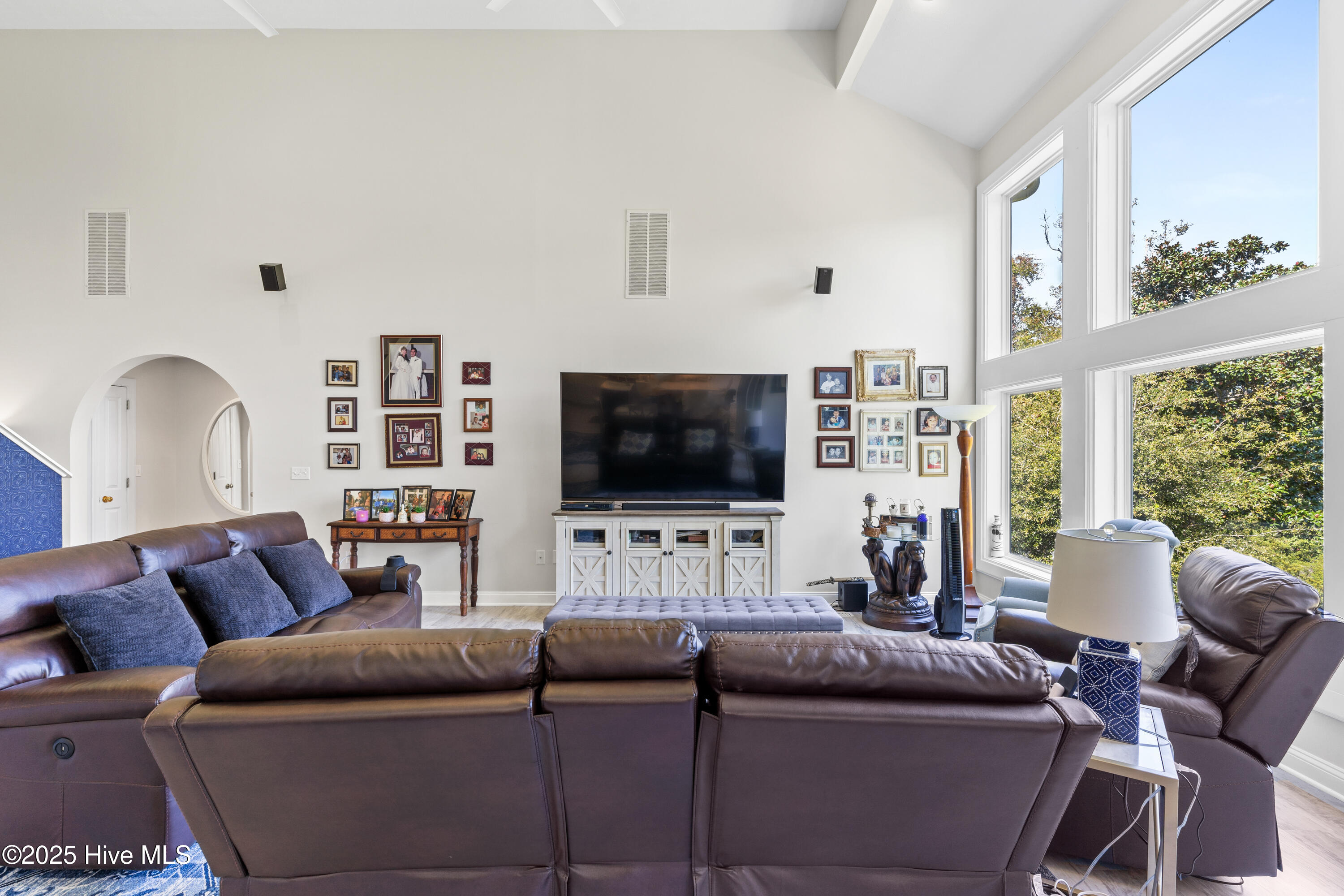 100548796 | Photo 21