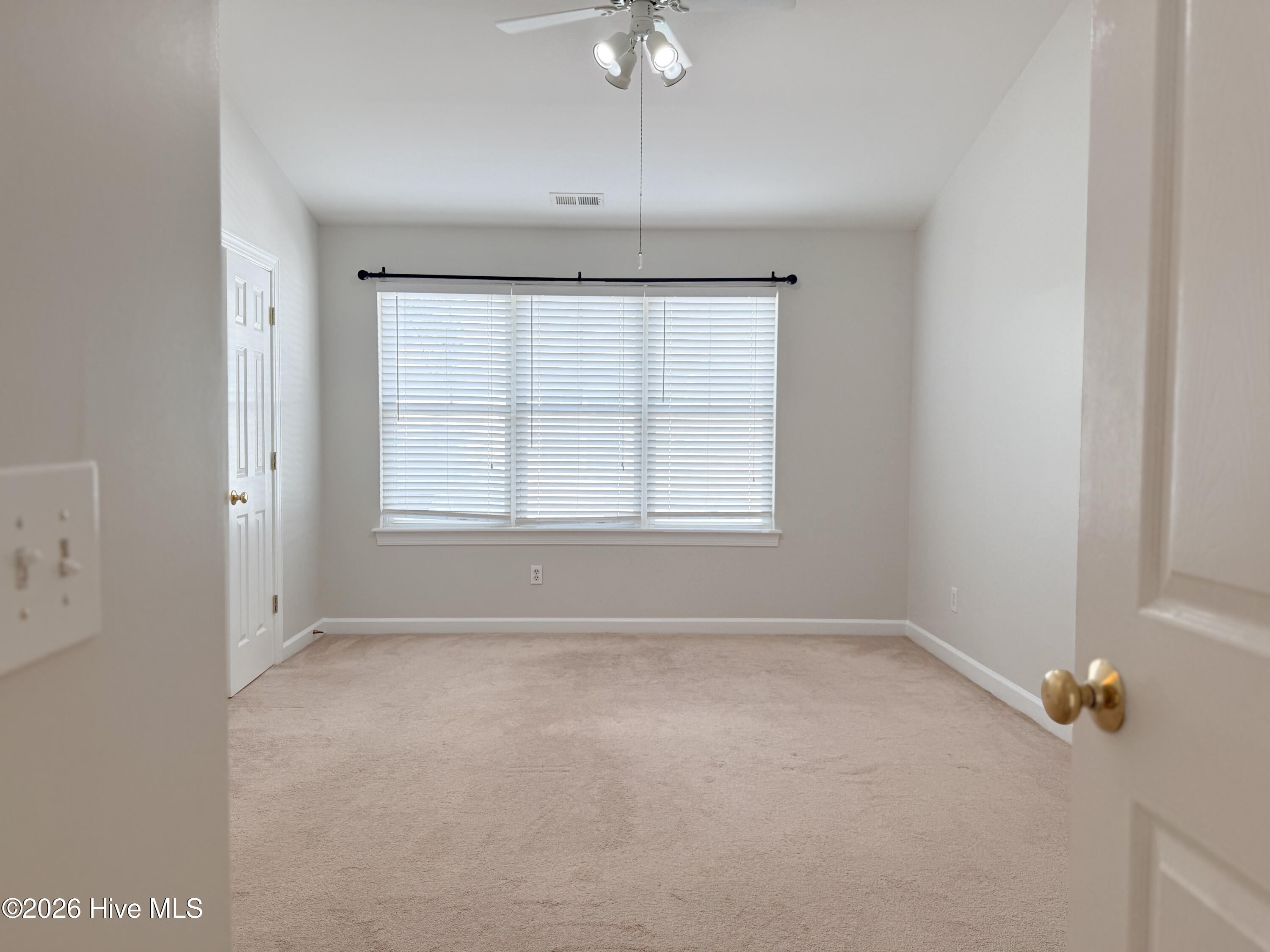 100565370 | Photo 36