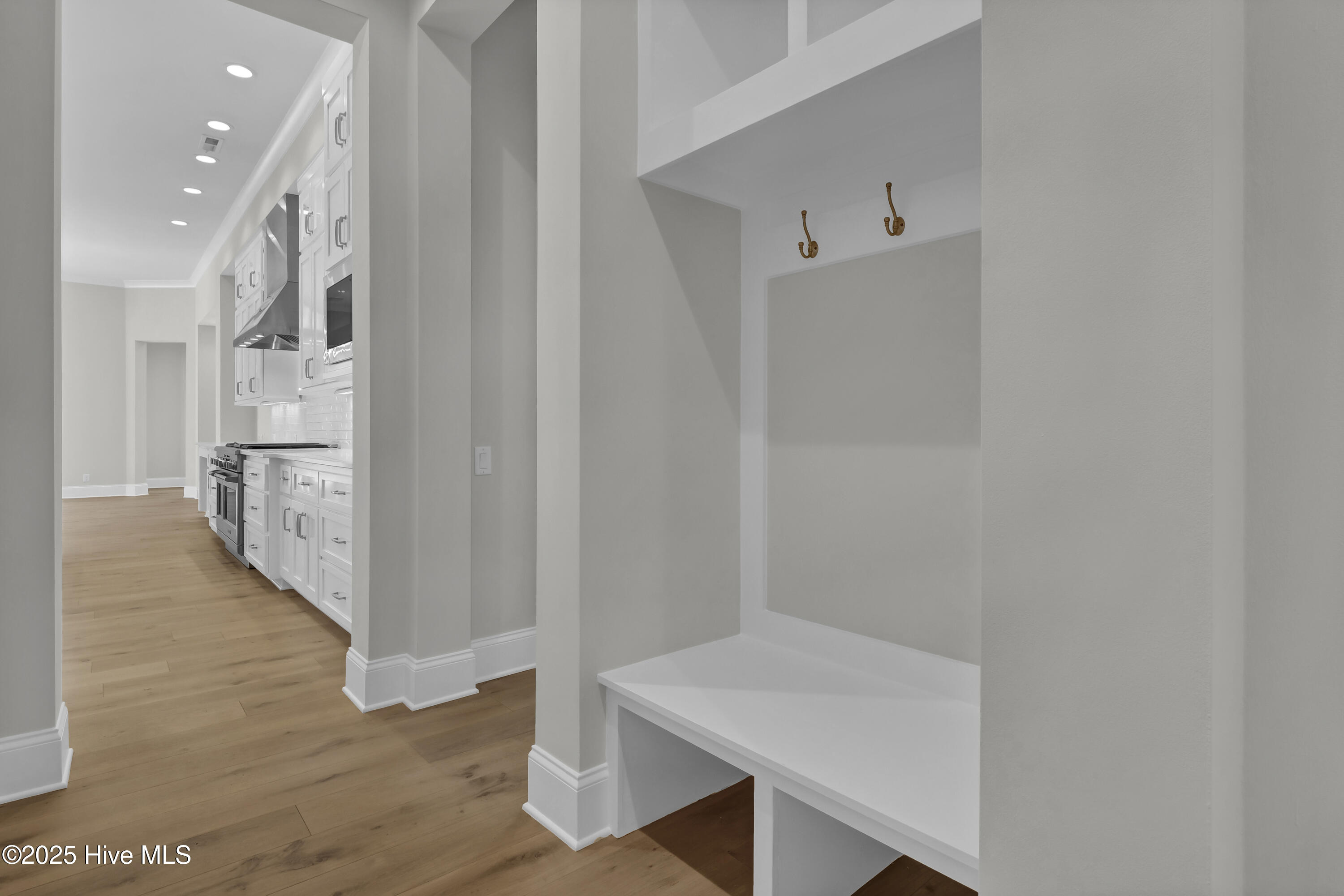 100538861 | Photo 45