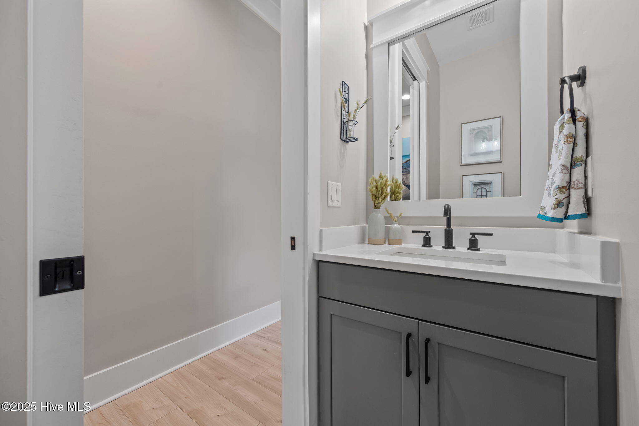 100535671 | Photo 27