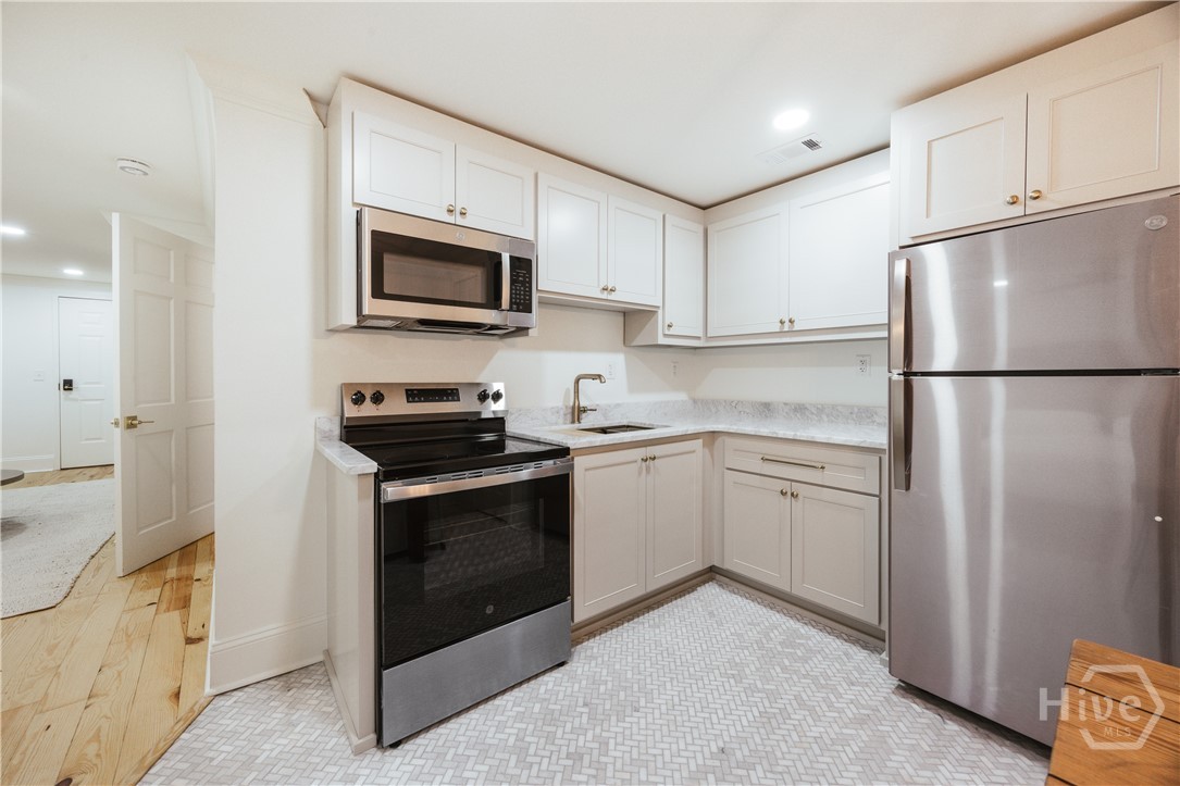 244 E Washington 150