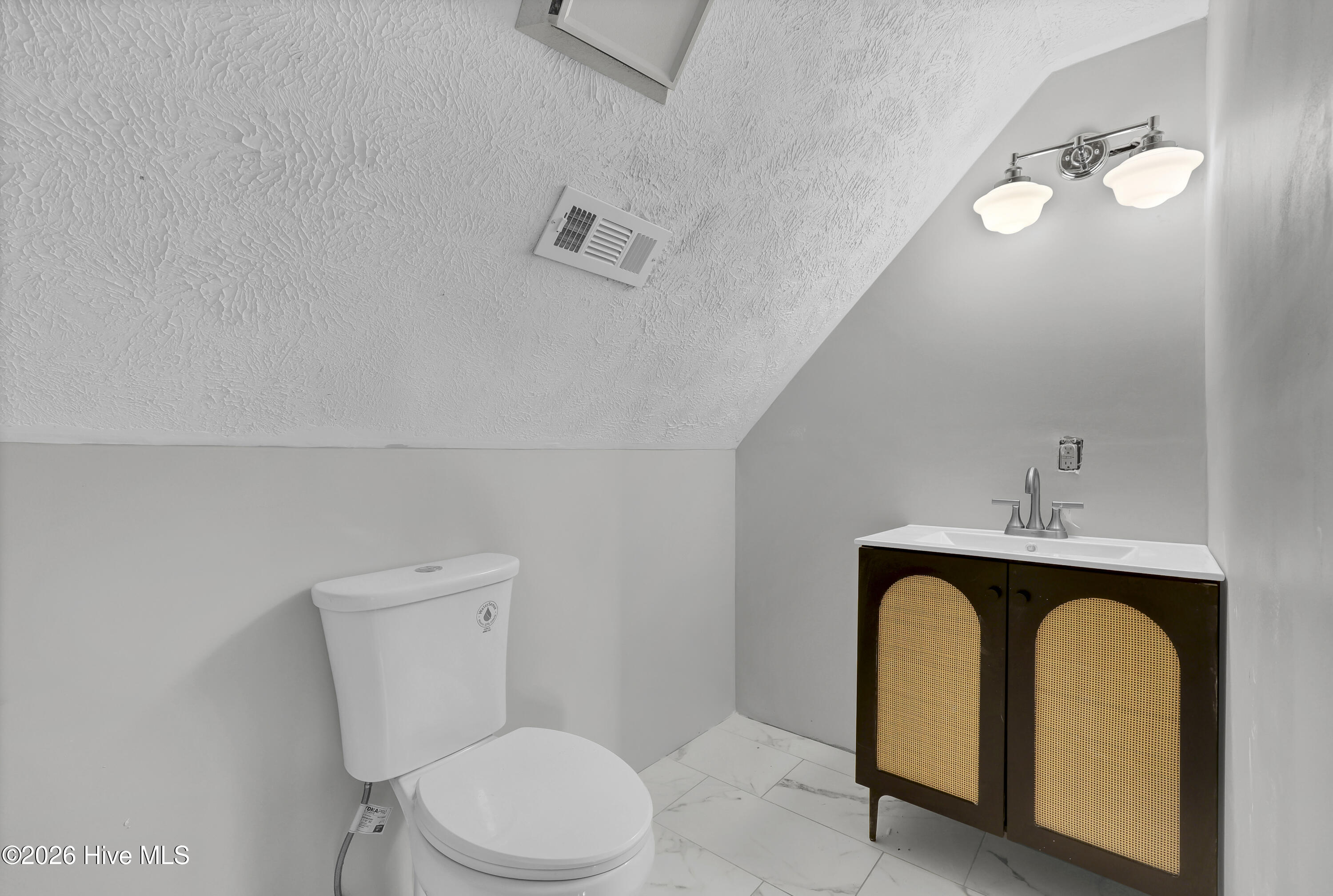 100564655 | Photo 23