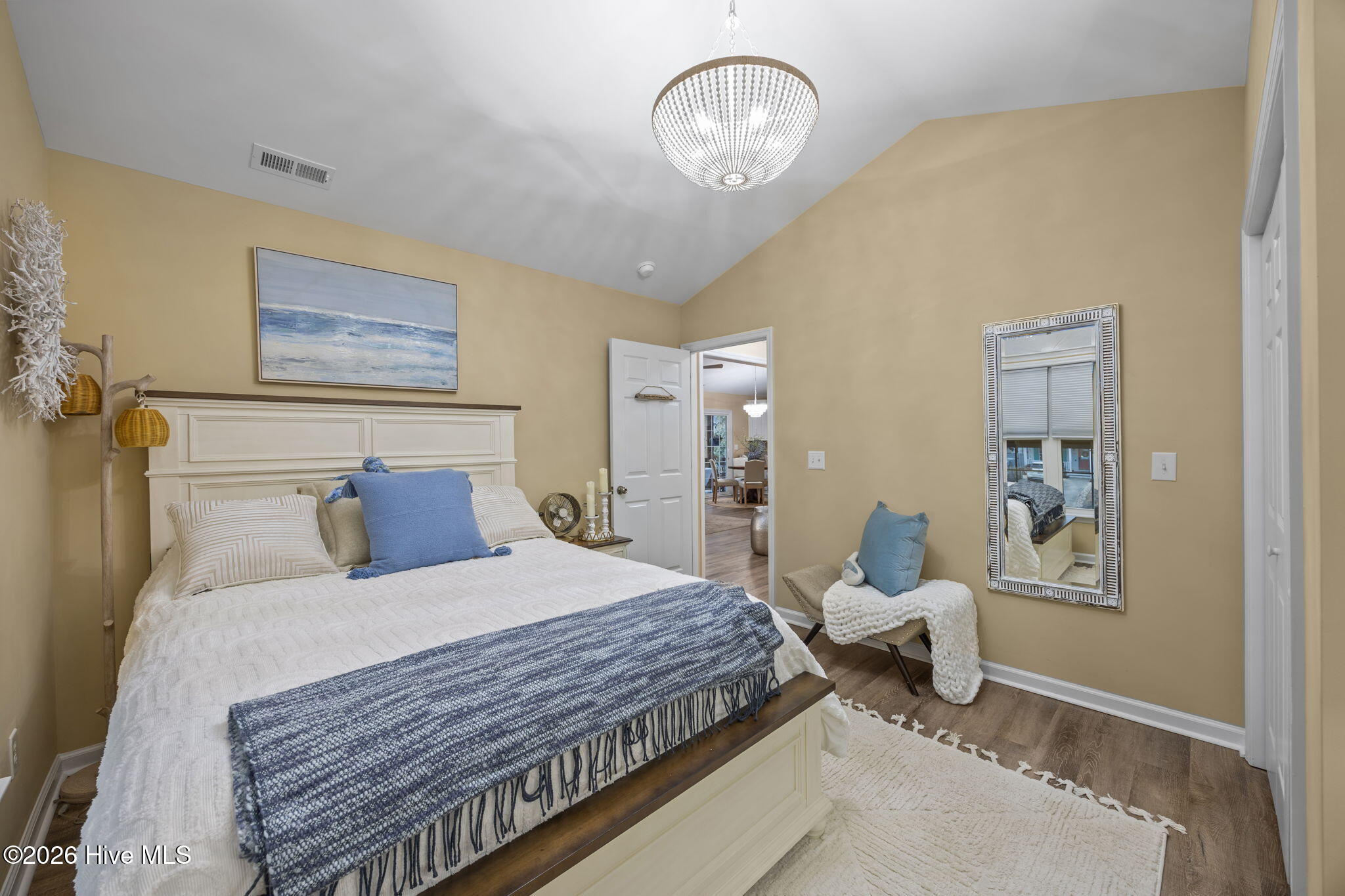 100553265 | Photo 29