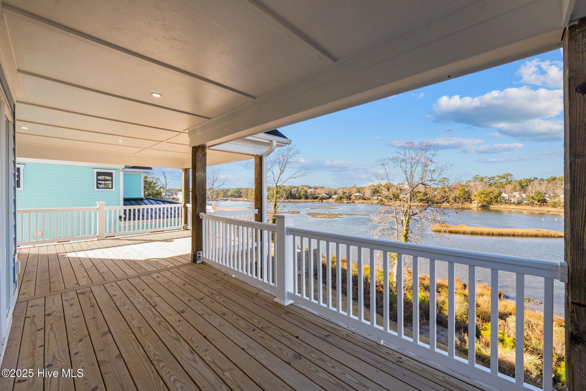 100547090 | Photo 17