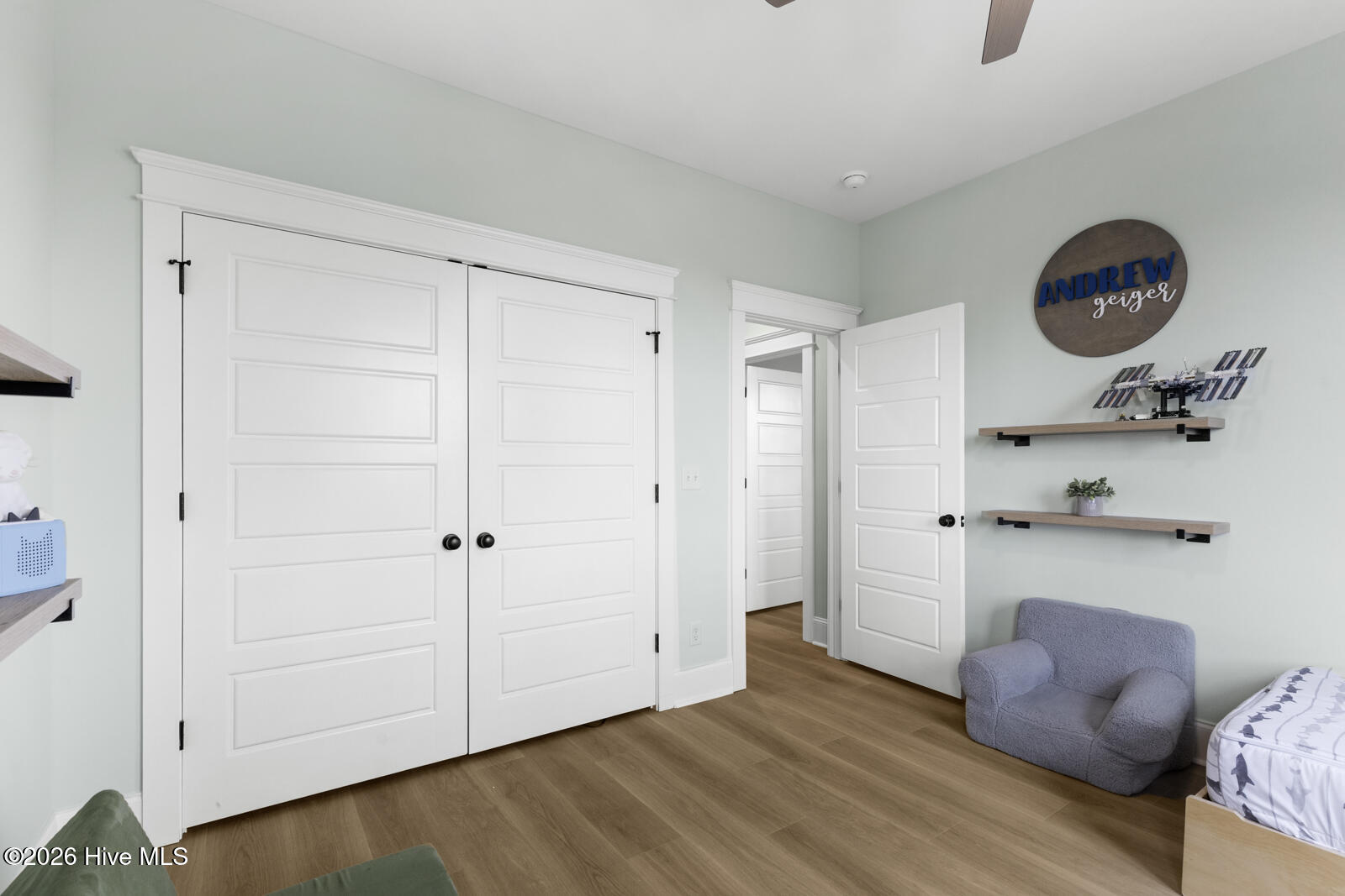 100557738 | Photo 47