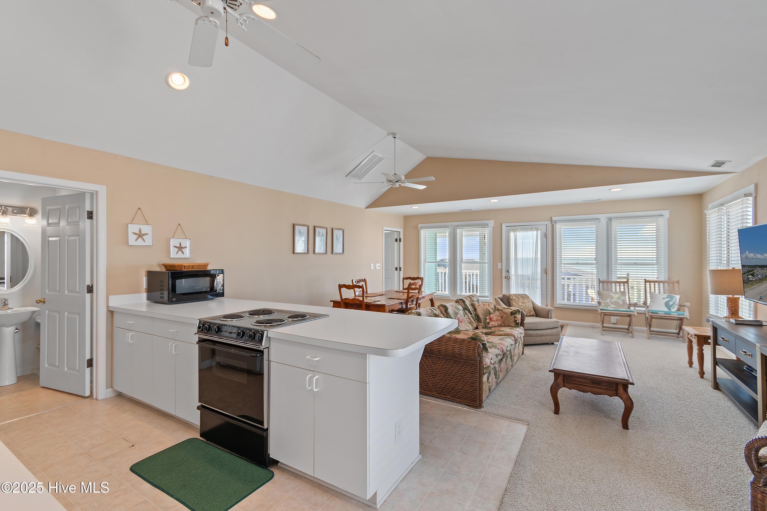 100536498 | Photo 61