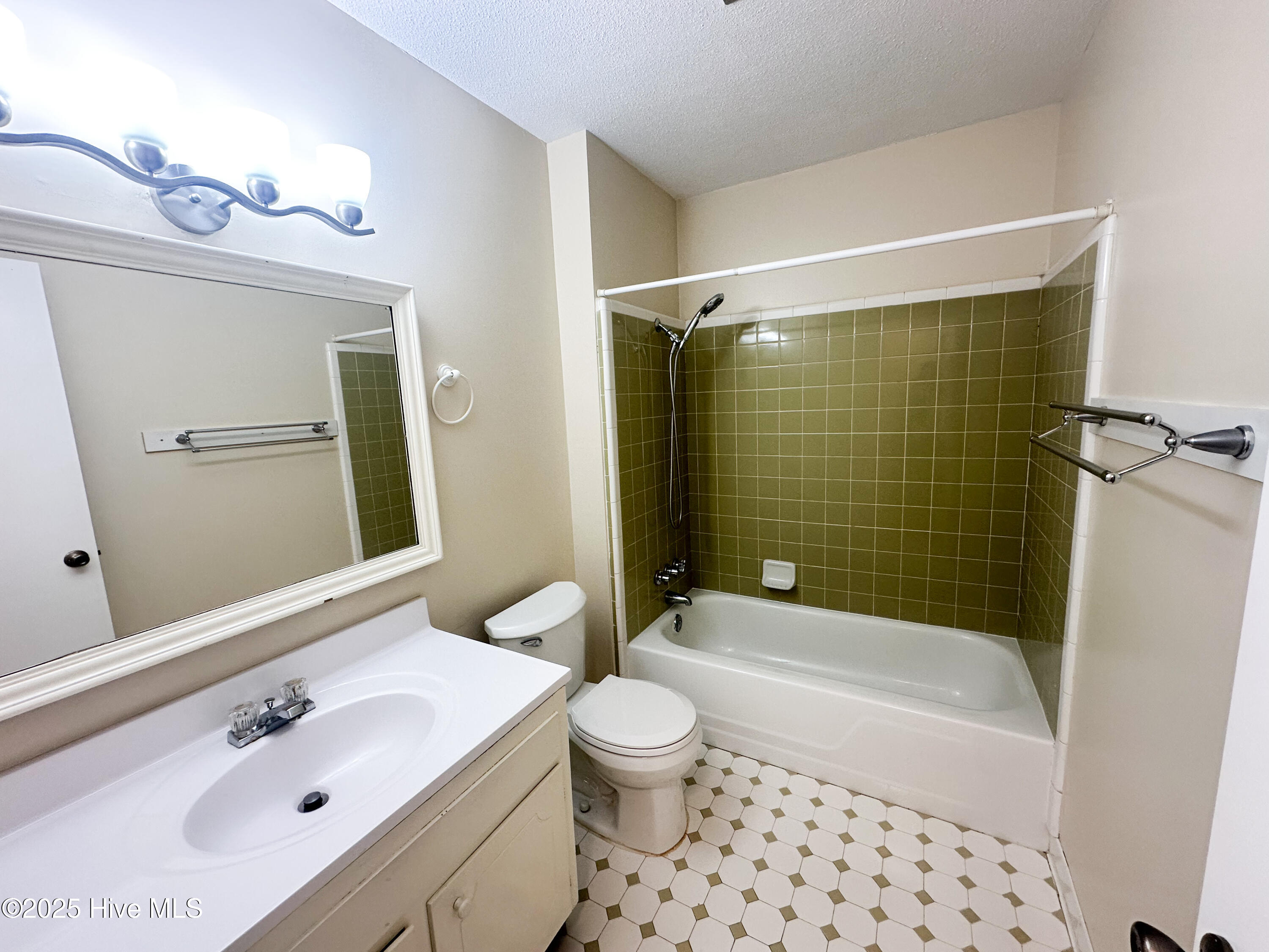 100529841 | Photo 20