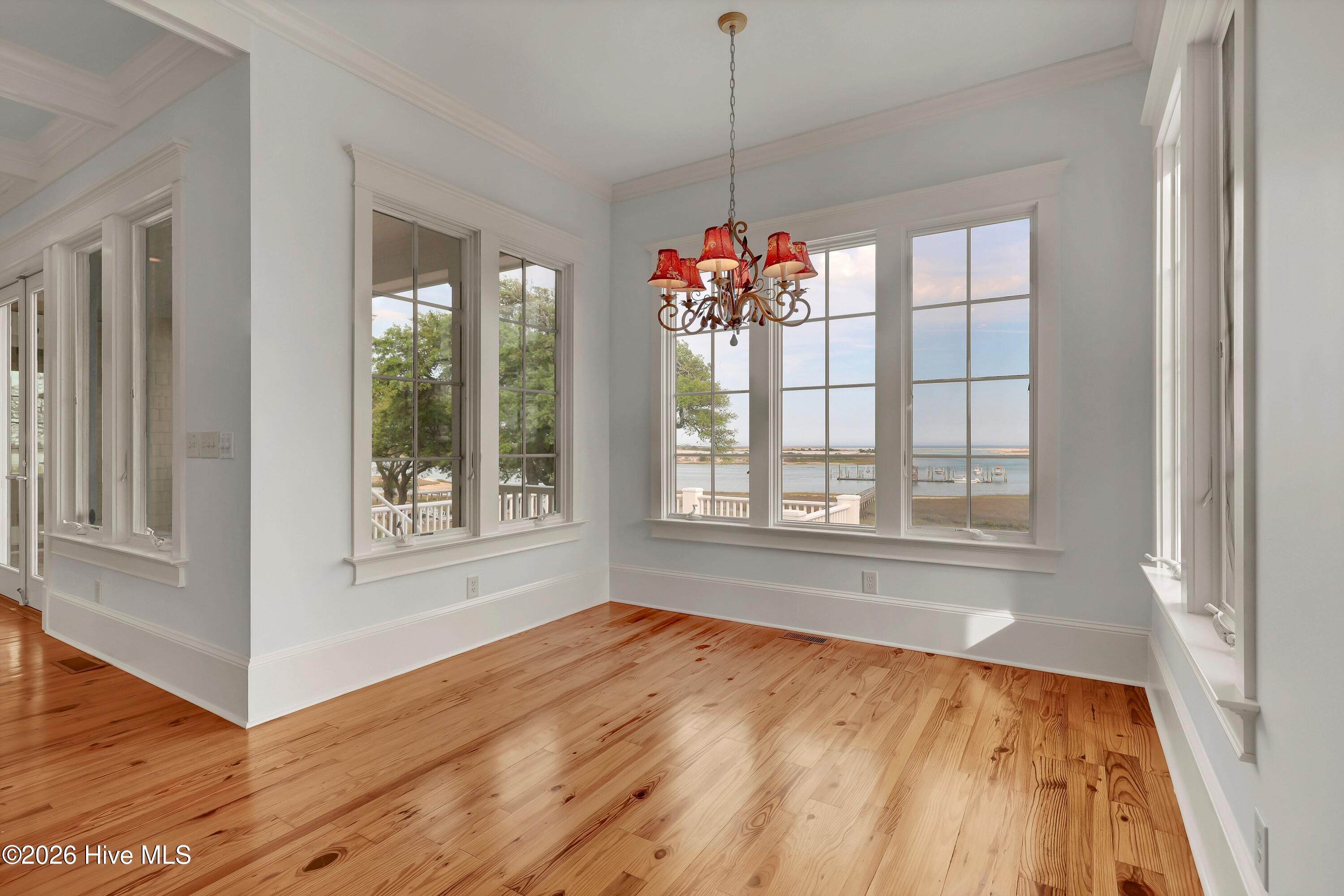 100569484 | Photo 30