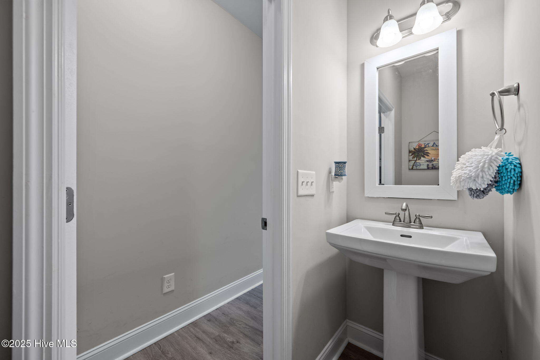 100544469 | Photo 16