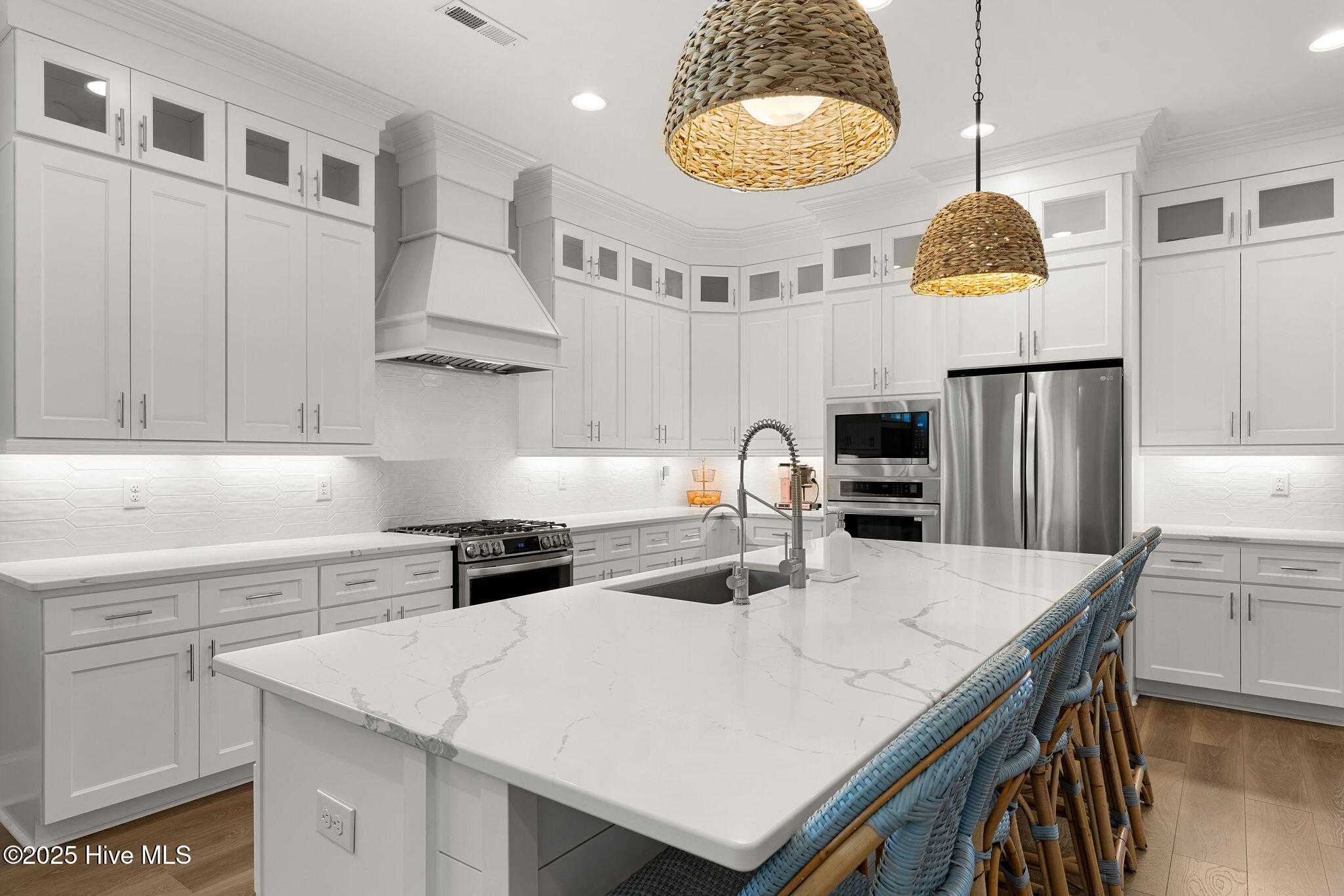 100527939 | Photo 18