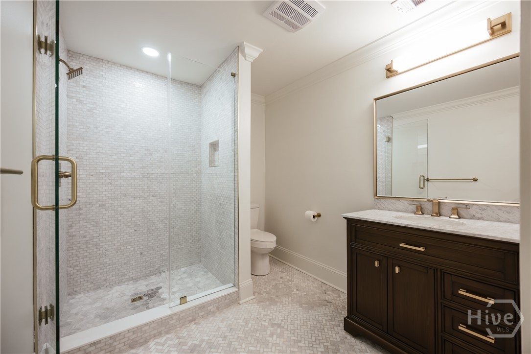 244 E Washington 150