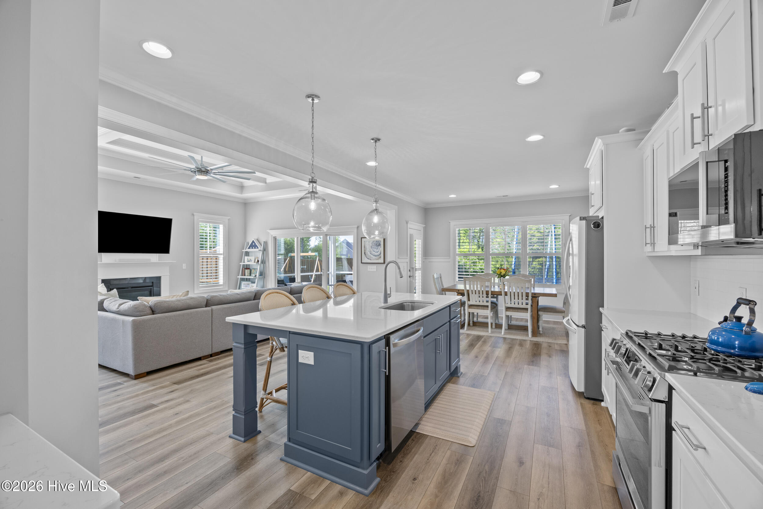 100570298 | Photo 11