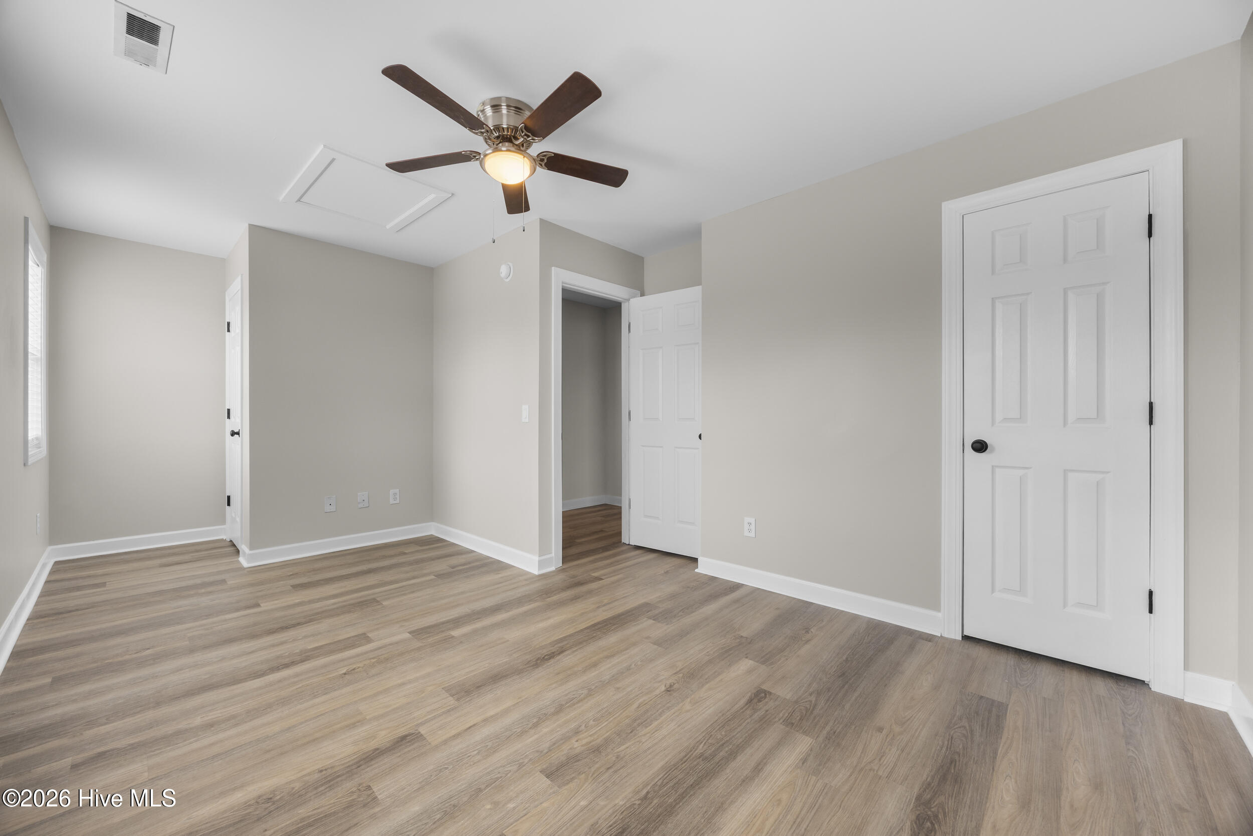 100558916 | Photo 30