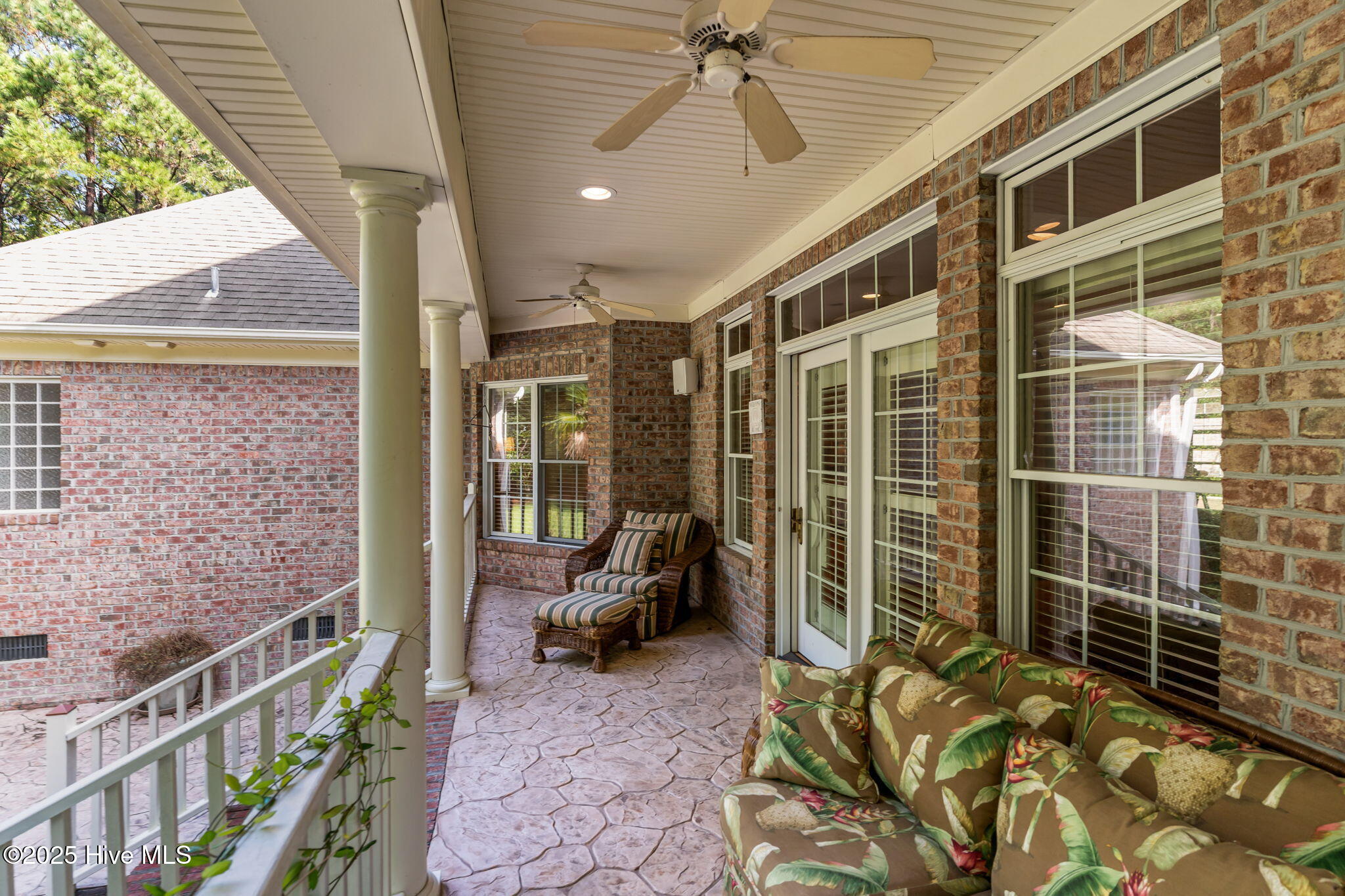 100524076 | Photo 42