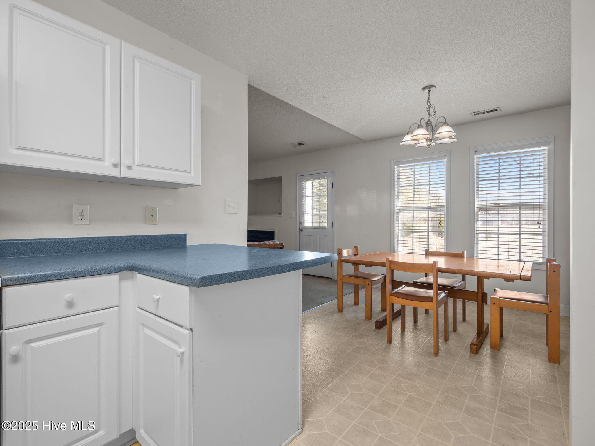 100545105 | Photo 45