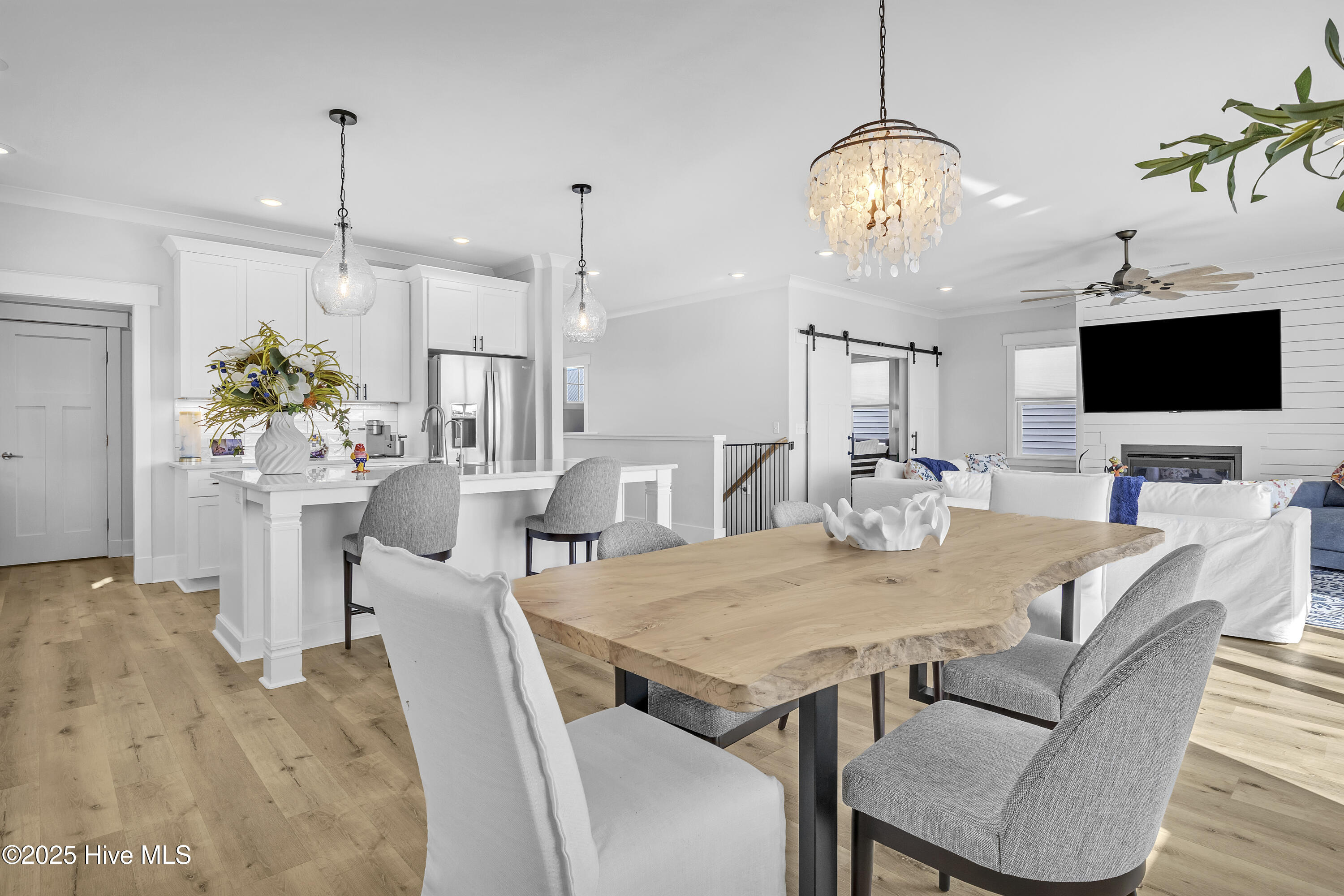 100540464 | Photo 26