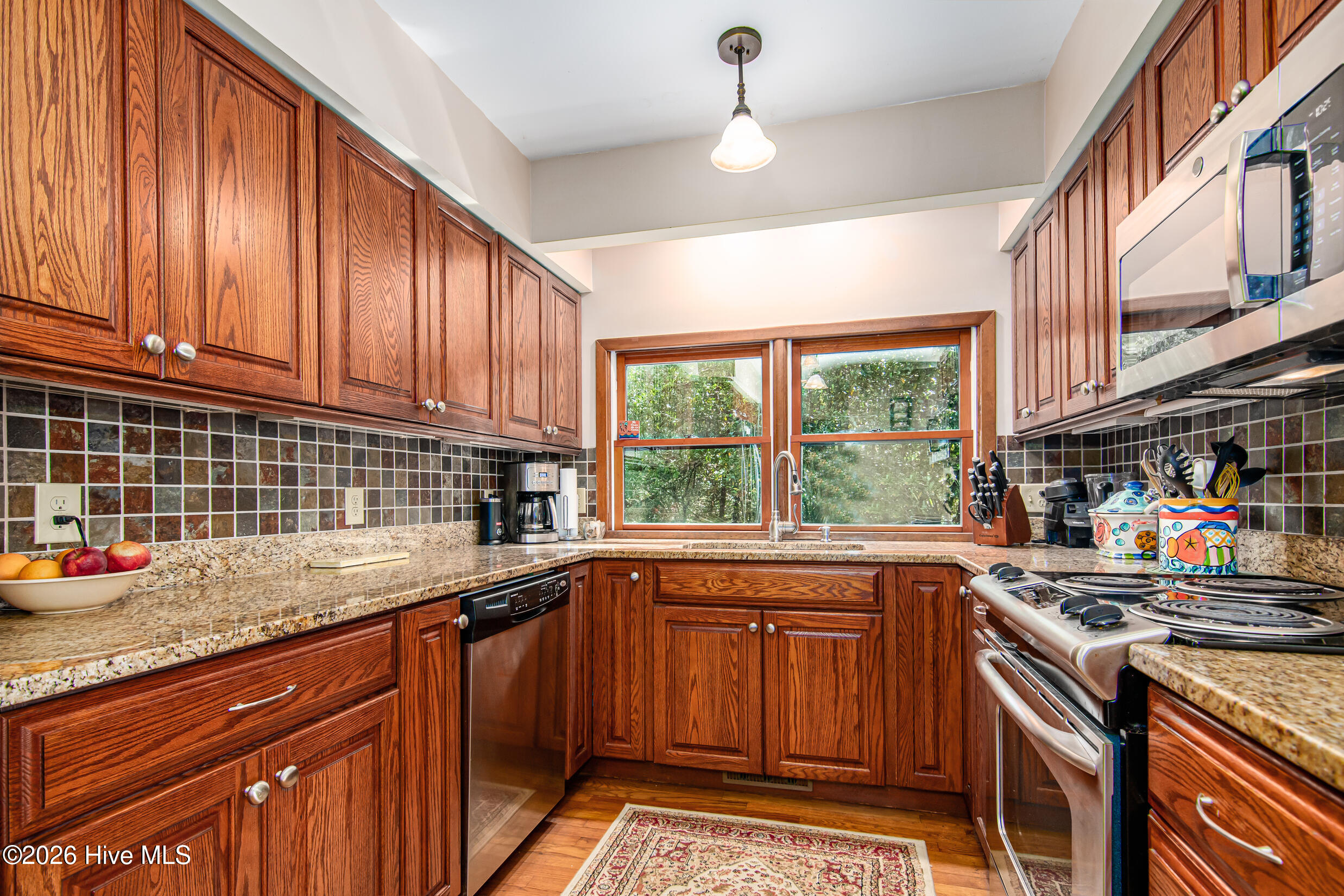 100561617 | Photo 14