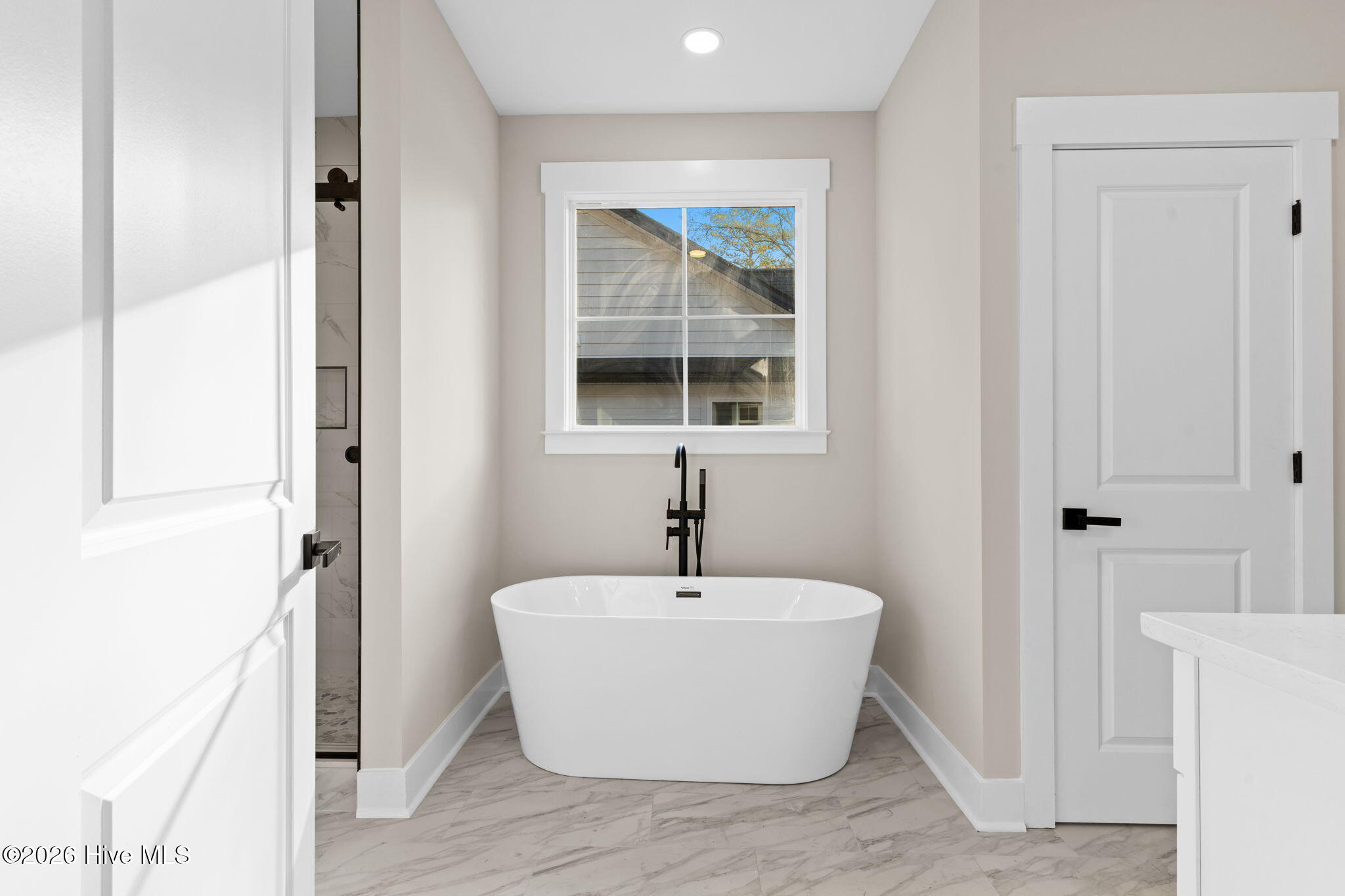 100558112 | Photo 28