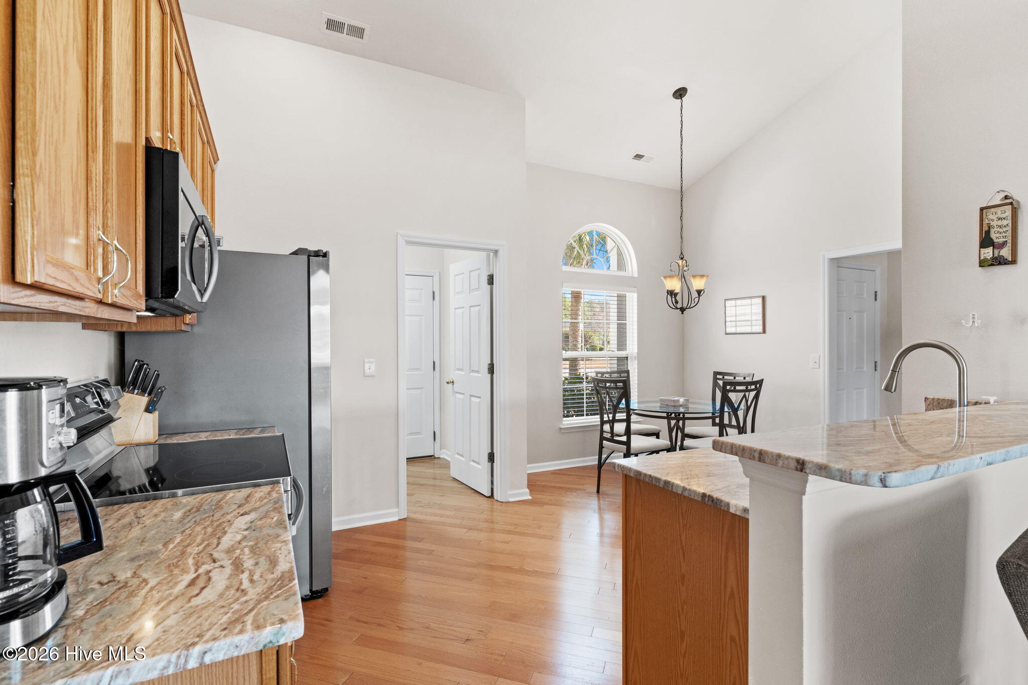 100558650 | Photo 19