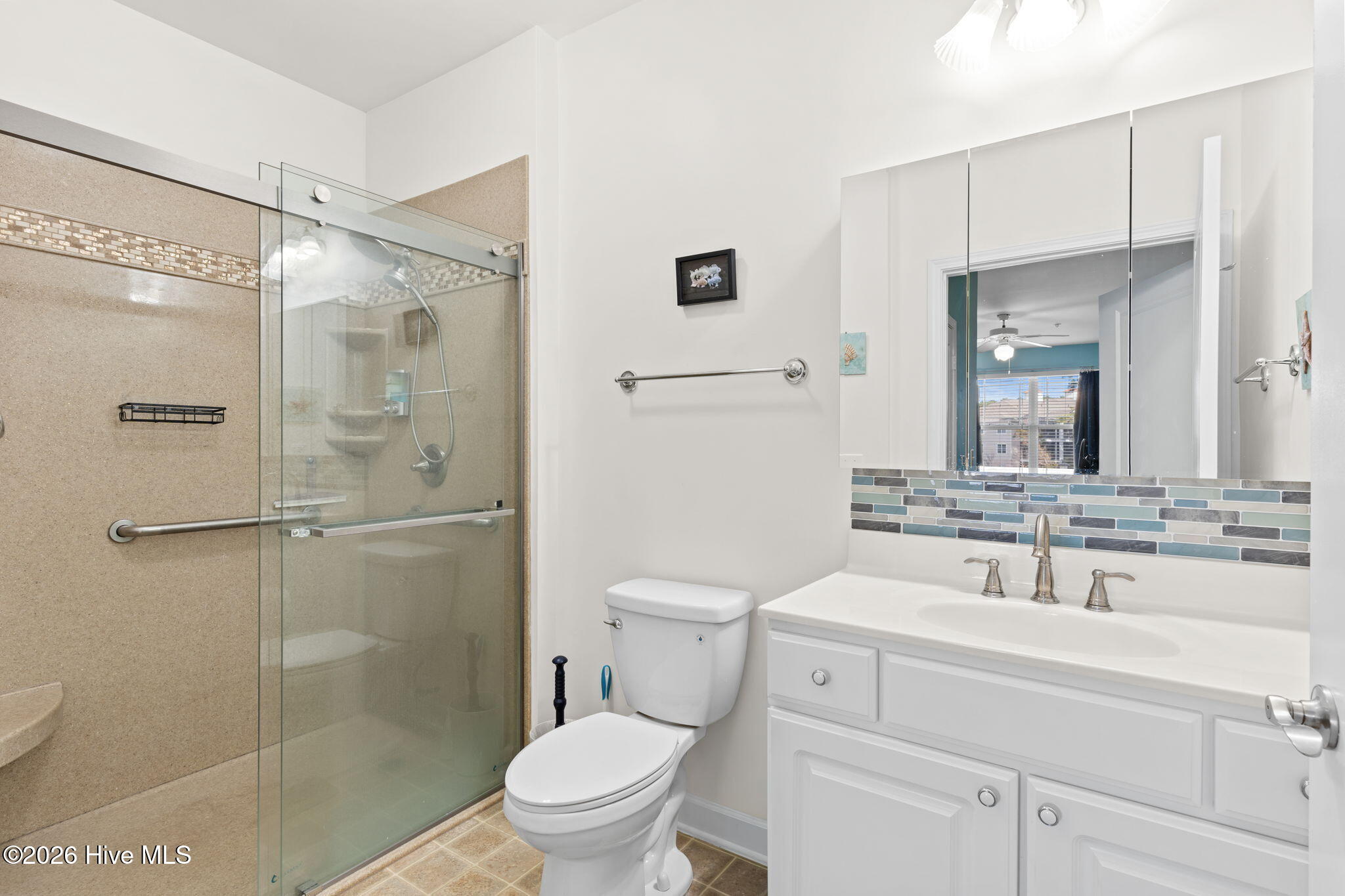 100548351 | Photo 19