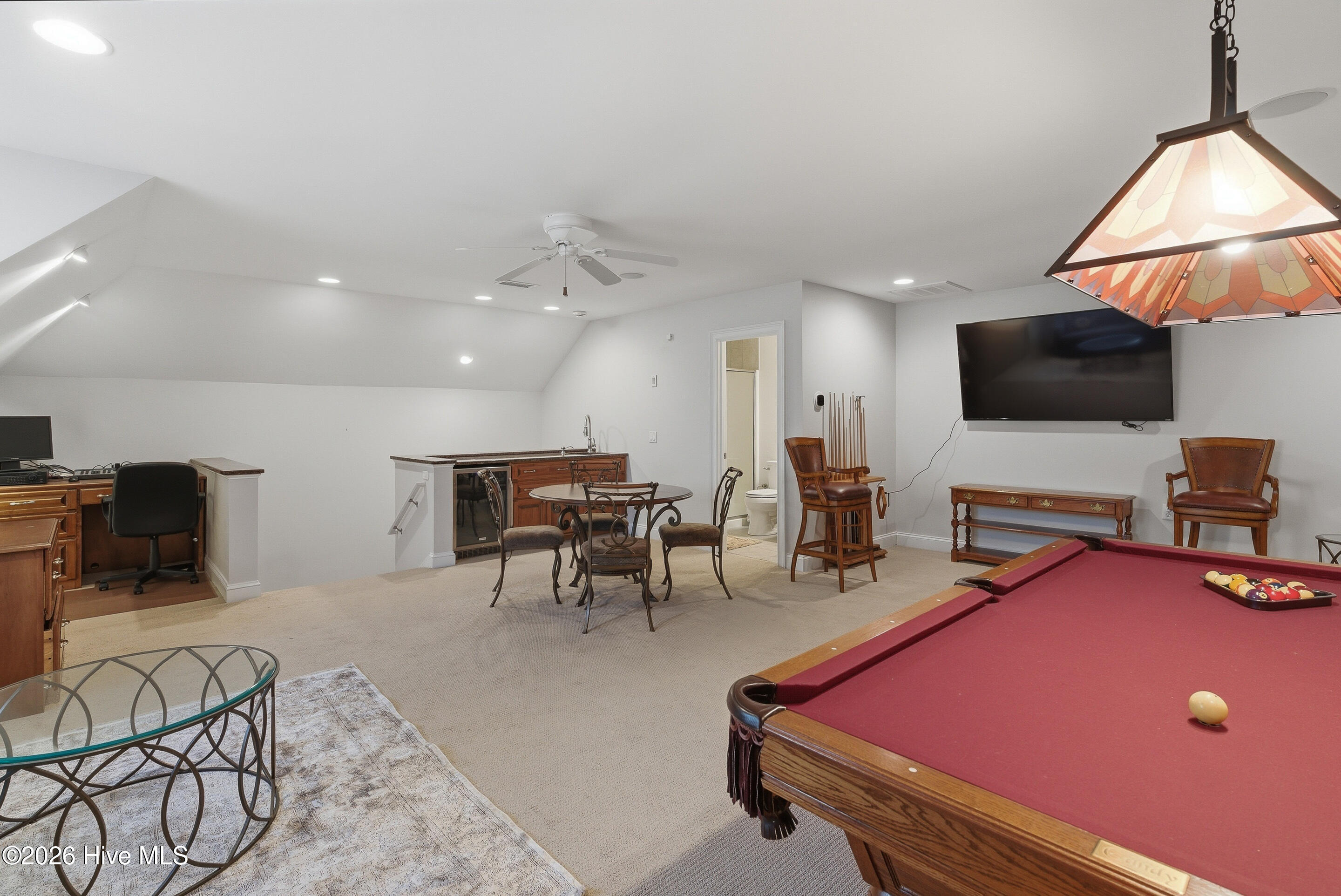 100563976 | Photo 30