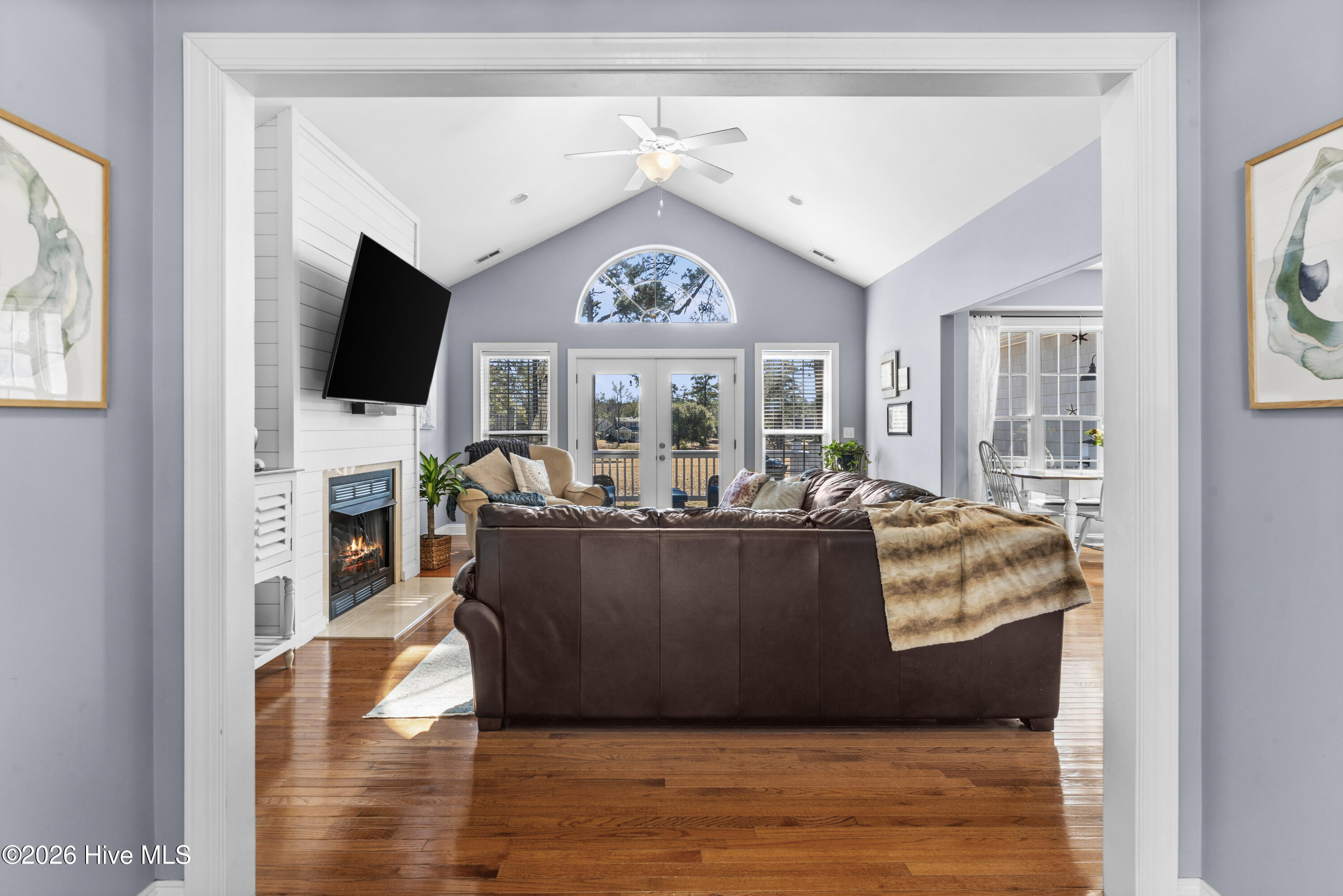 100550440 | Photo 53