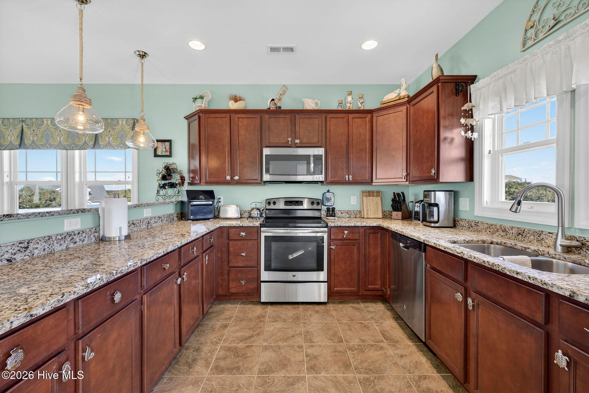 100549584 | Photo 23