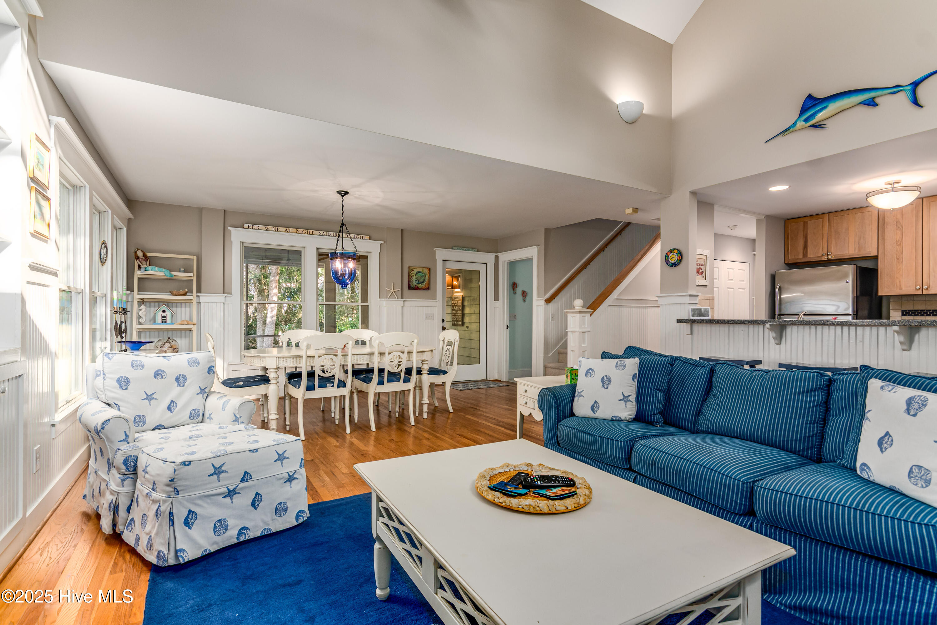 100510045 | Photo 13