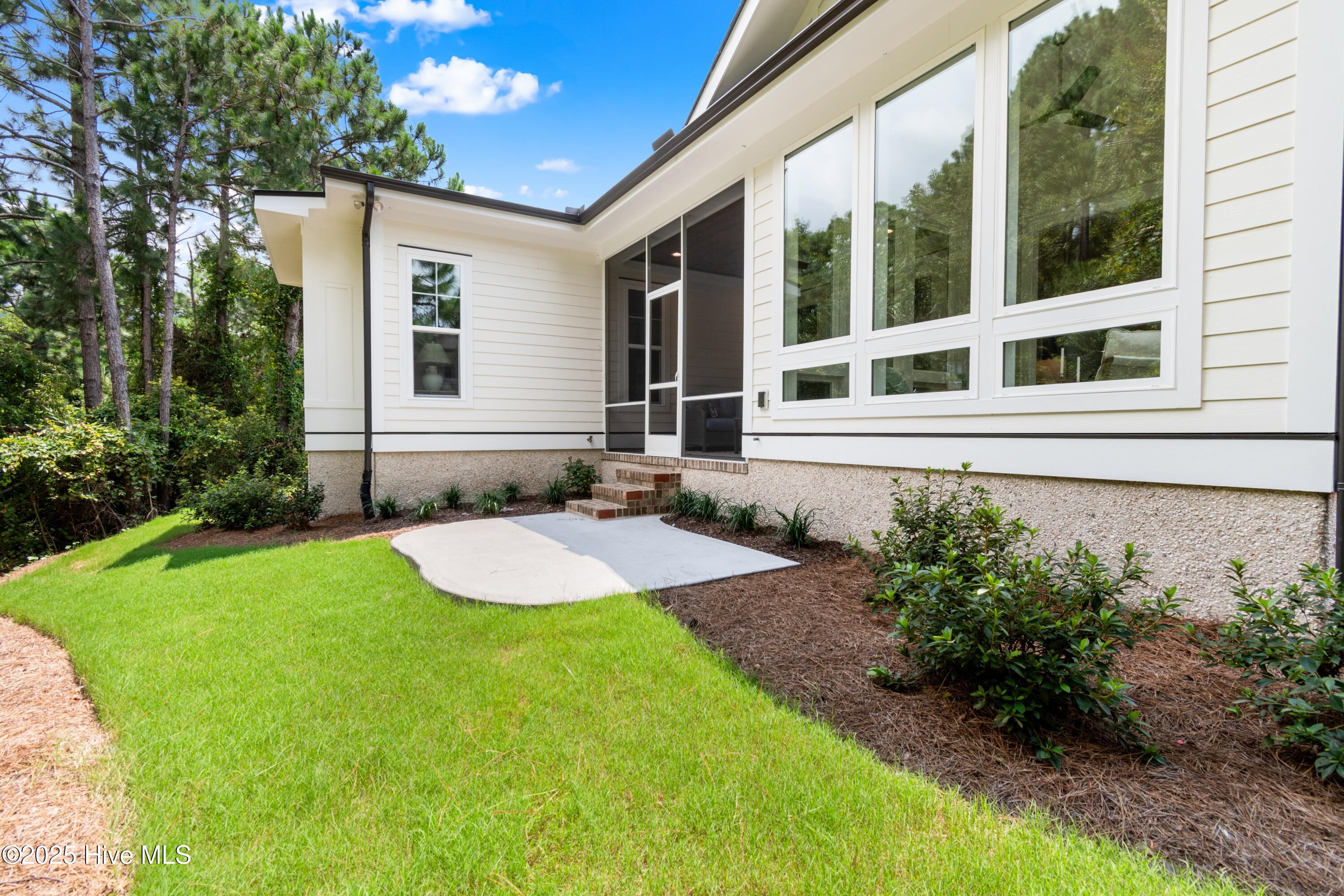 100492285 | Photo 45