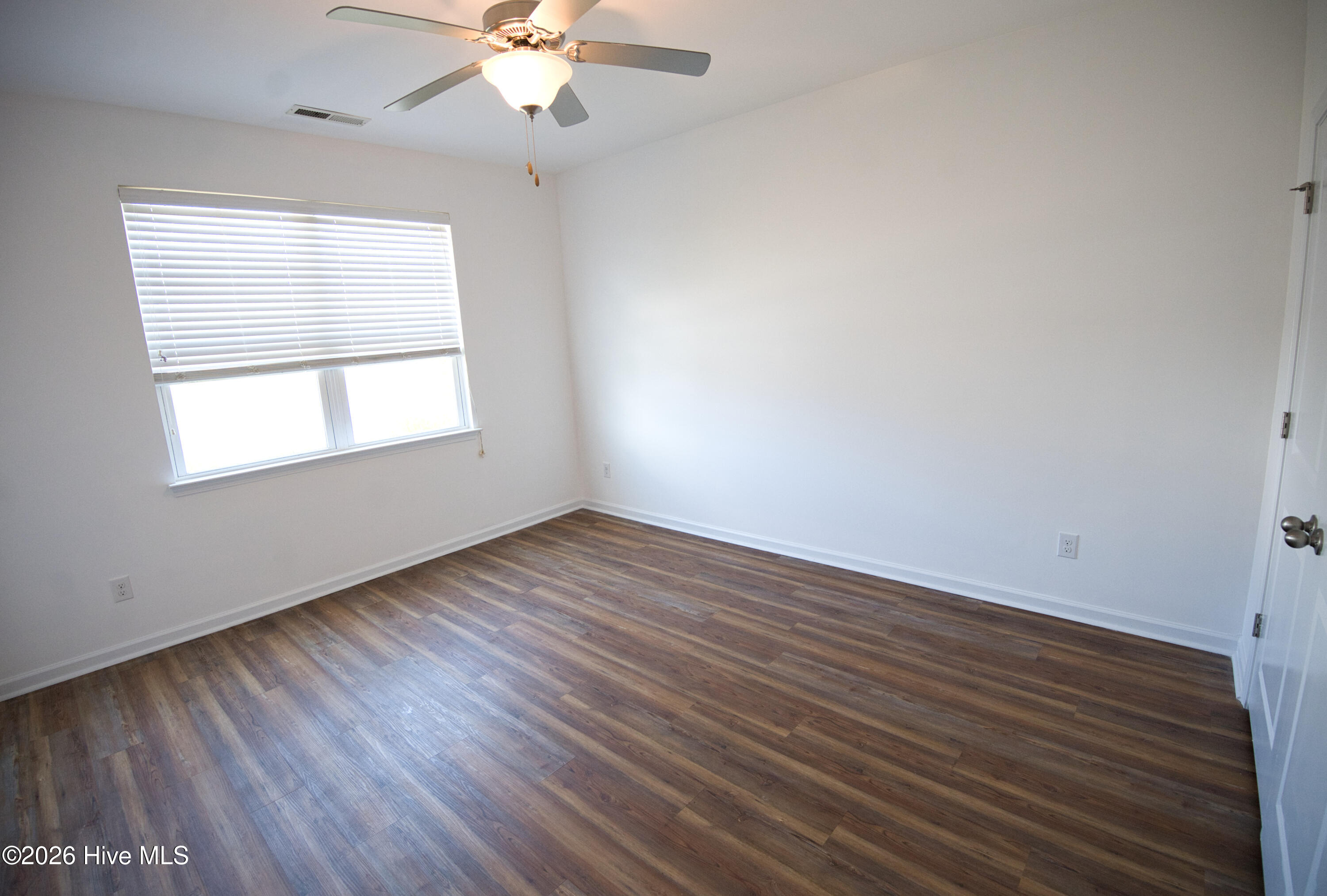 100569756 | Photo 36