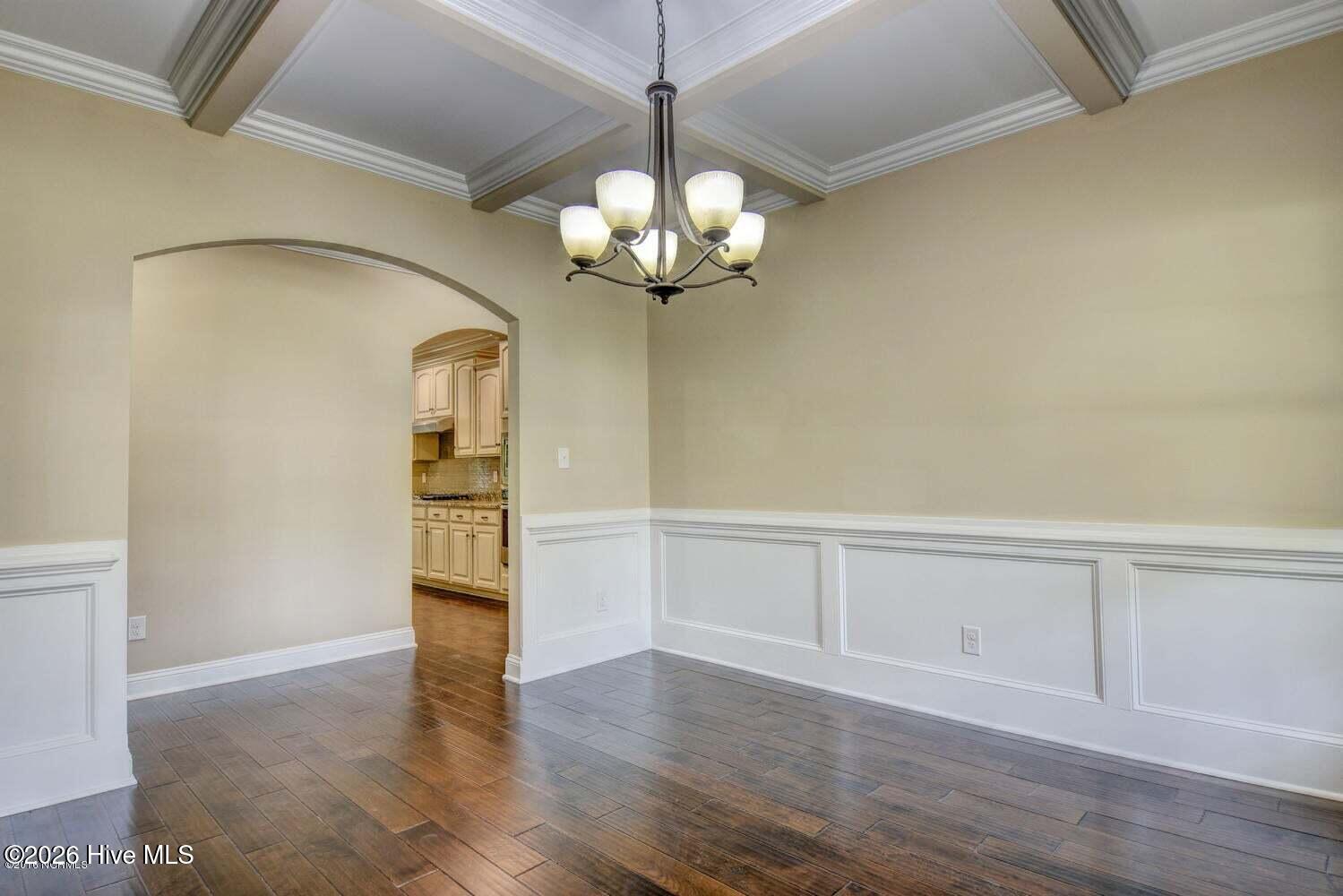 100550351 | Photo 76