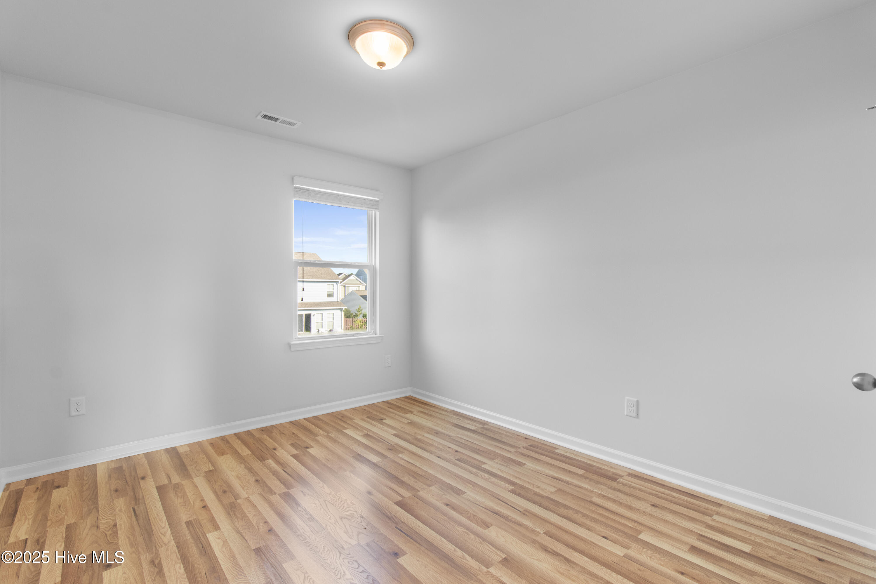 100525996 | Photo 22