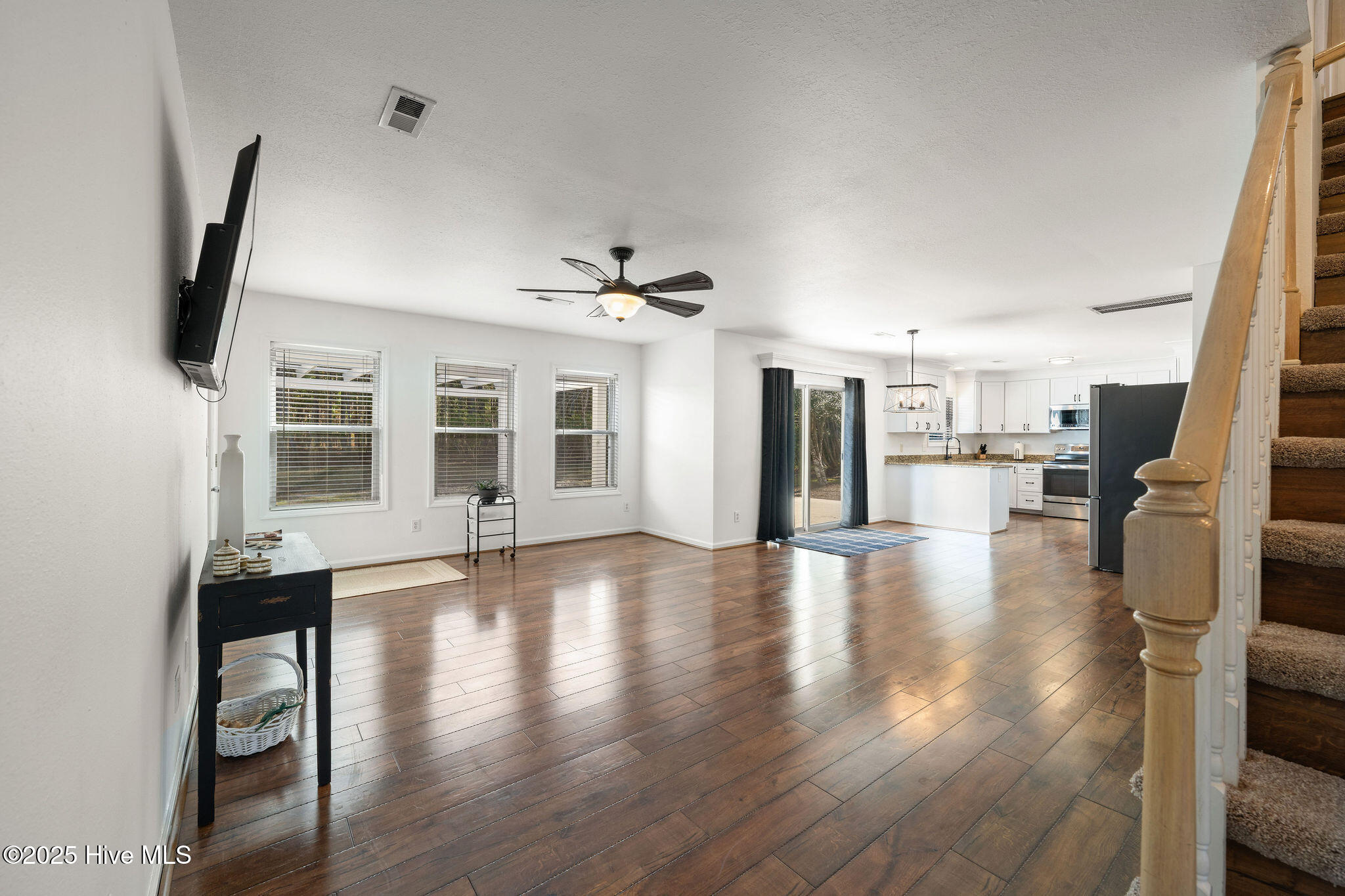 100541401 | Photo 10