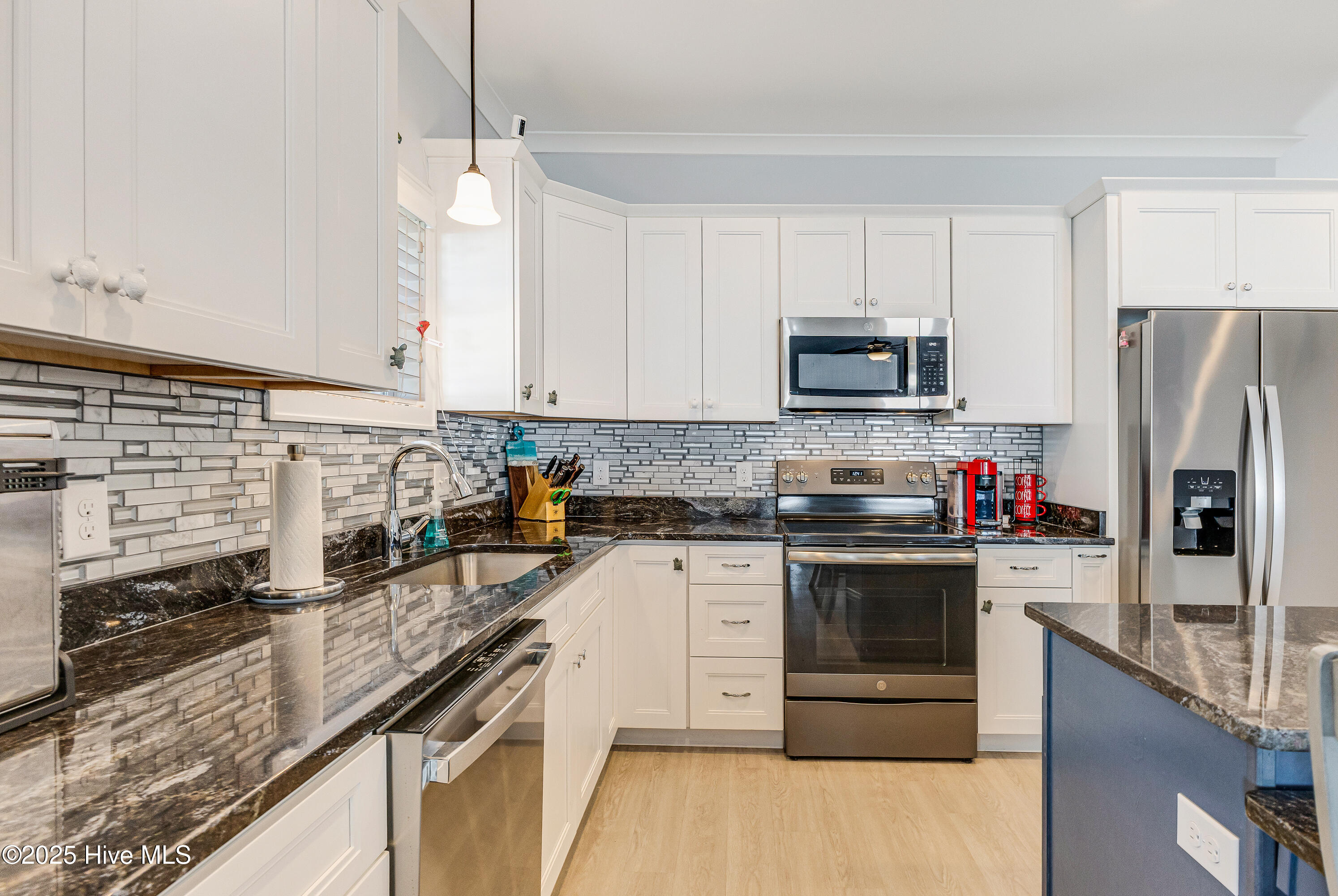 100523610 | Photo 10