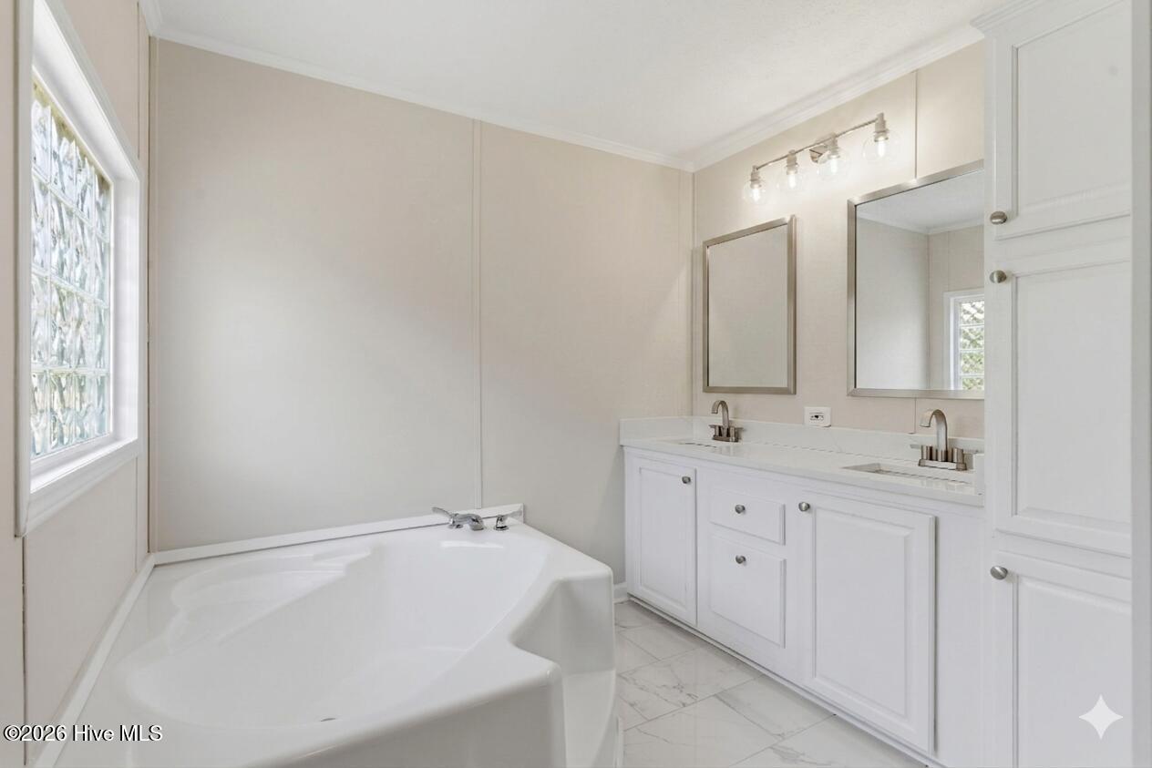 100569540 | Photo 22